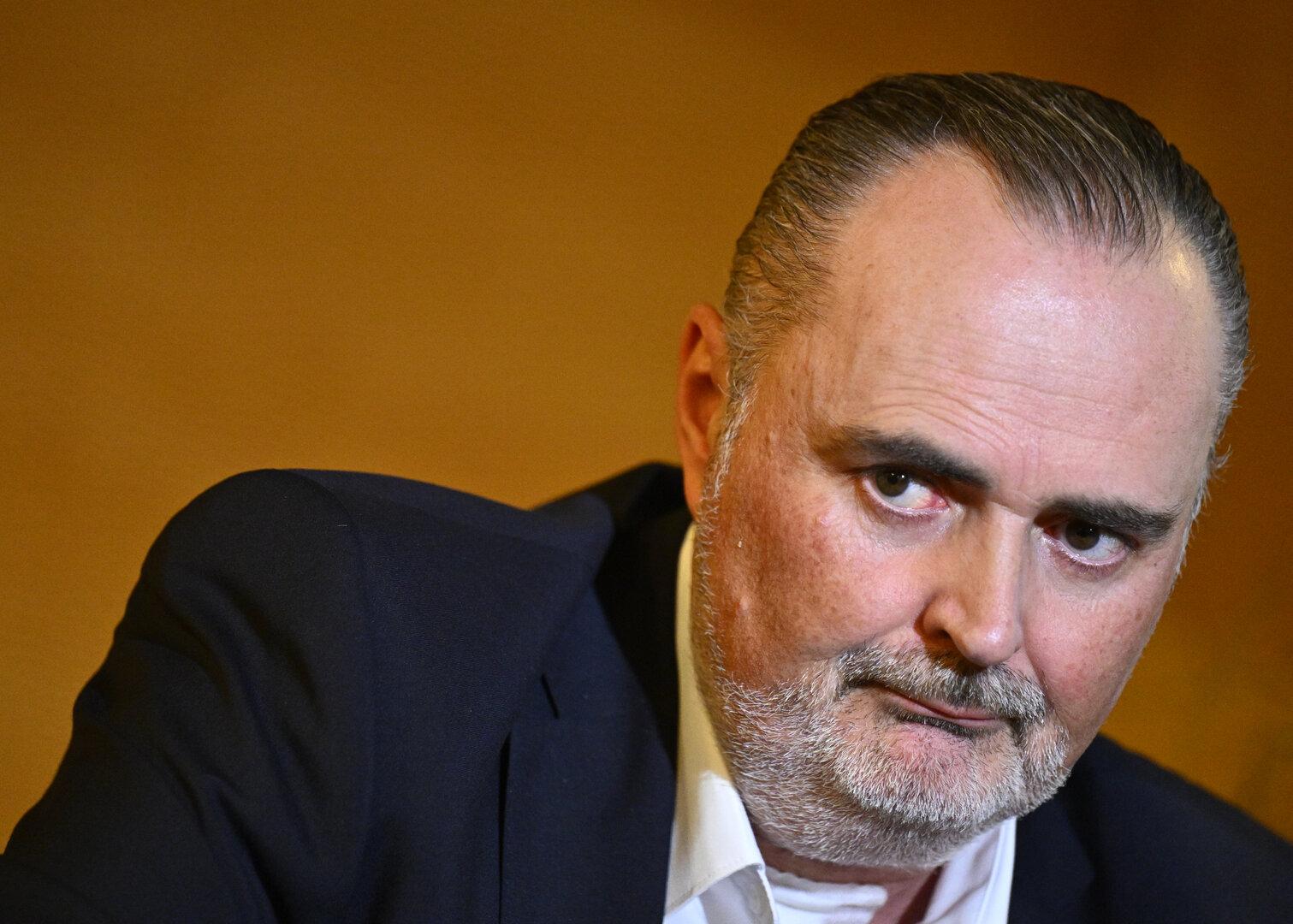 Doskozil se po operaciji grla vrača v Burgenland