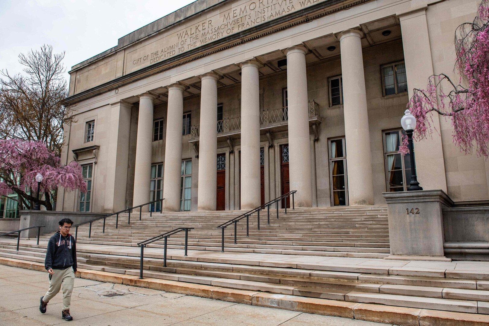 Predsednica MIT zavrača predlog Trumpove administracije o financiranju v zameno za podporo politični agendi