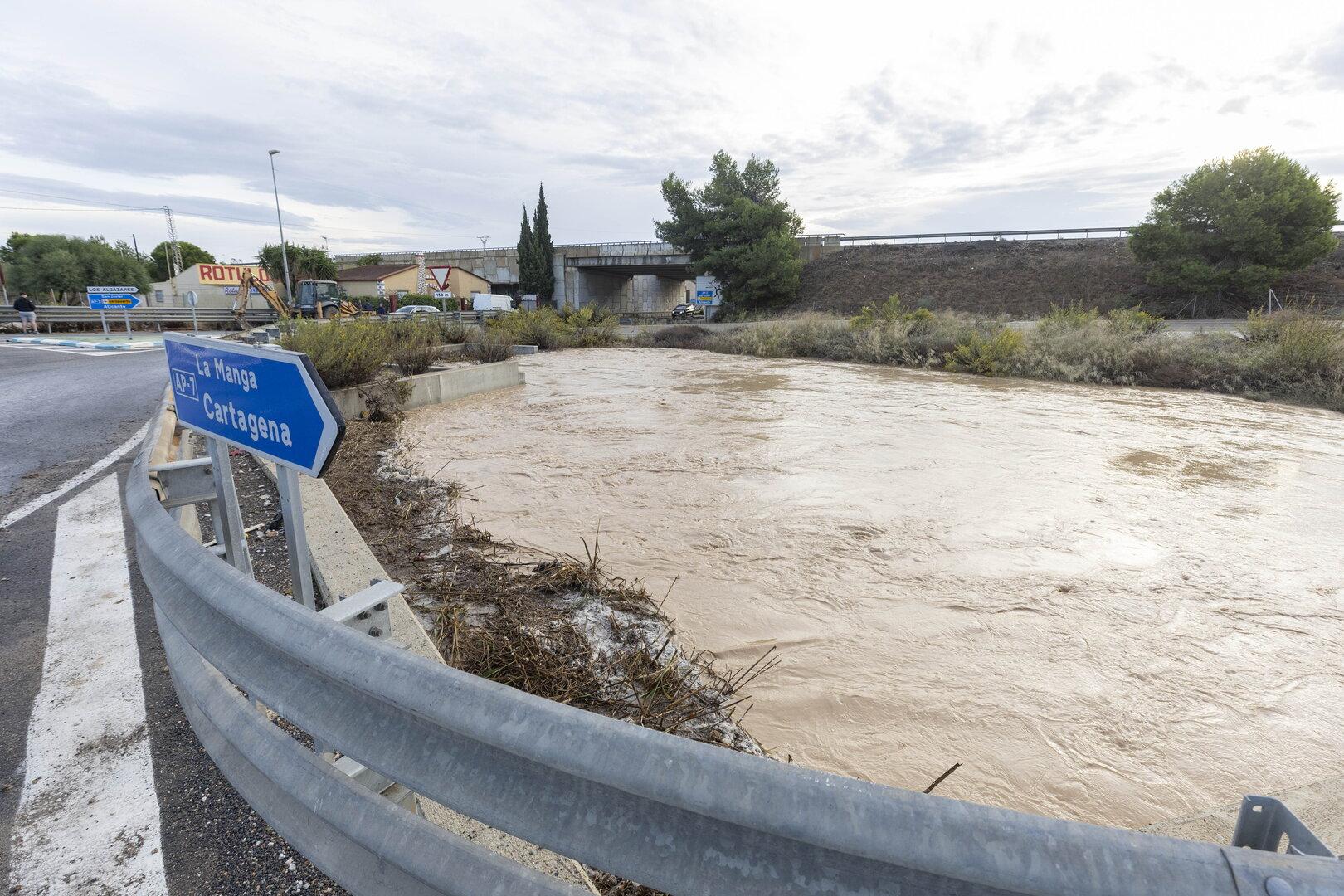 Močno deževje povzročilo poplave v jugovzhodni Španiji