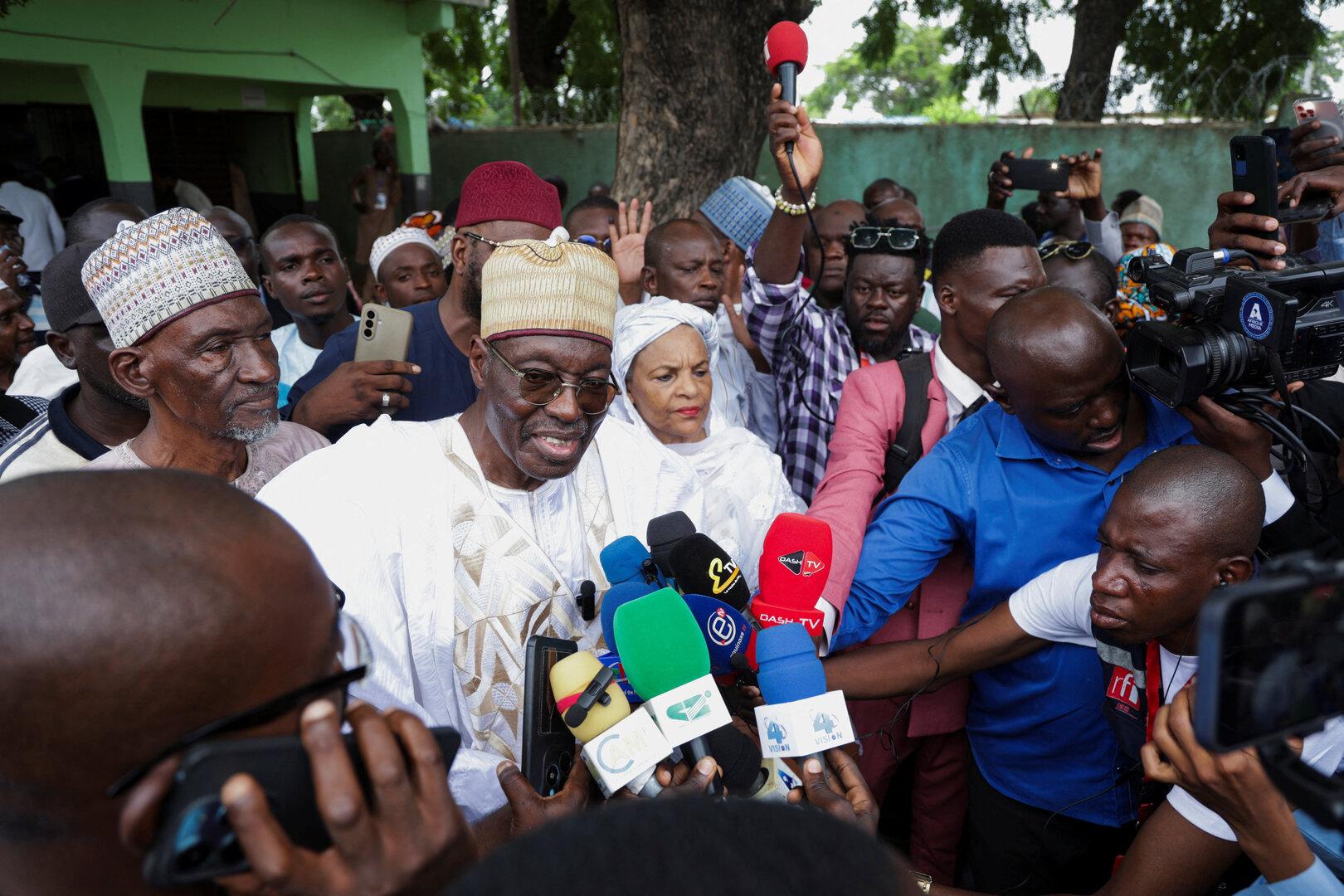 Kamerun: Oppositionskandidat Tchiroma erklärt sich zum Wahlsieger