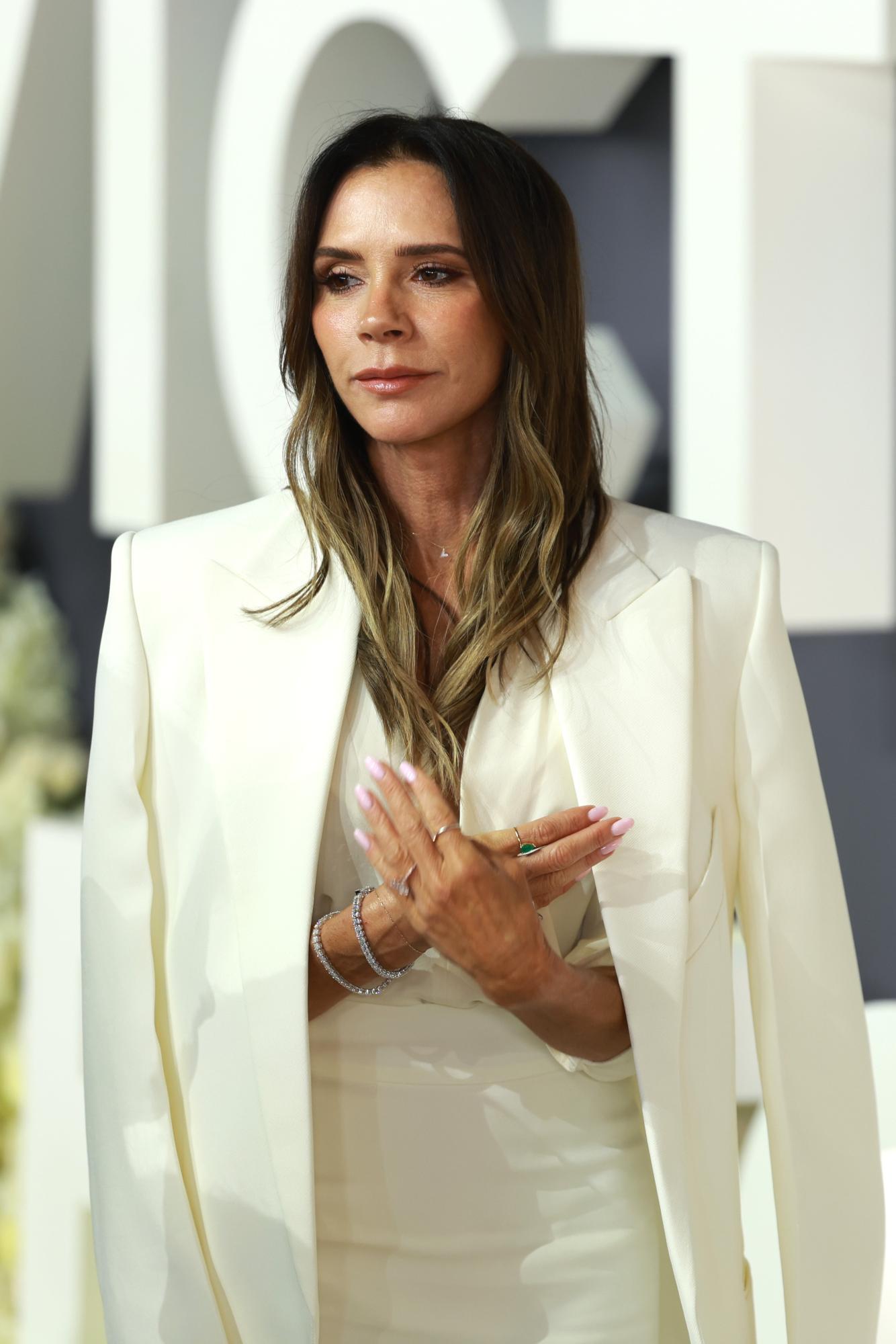Victoria Beckham si prizadeva za izboljšanje odnosov z Nicolo Peltz in razpravlja o nepotizmu