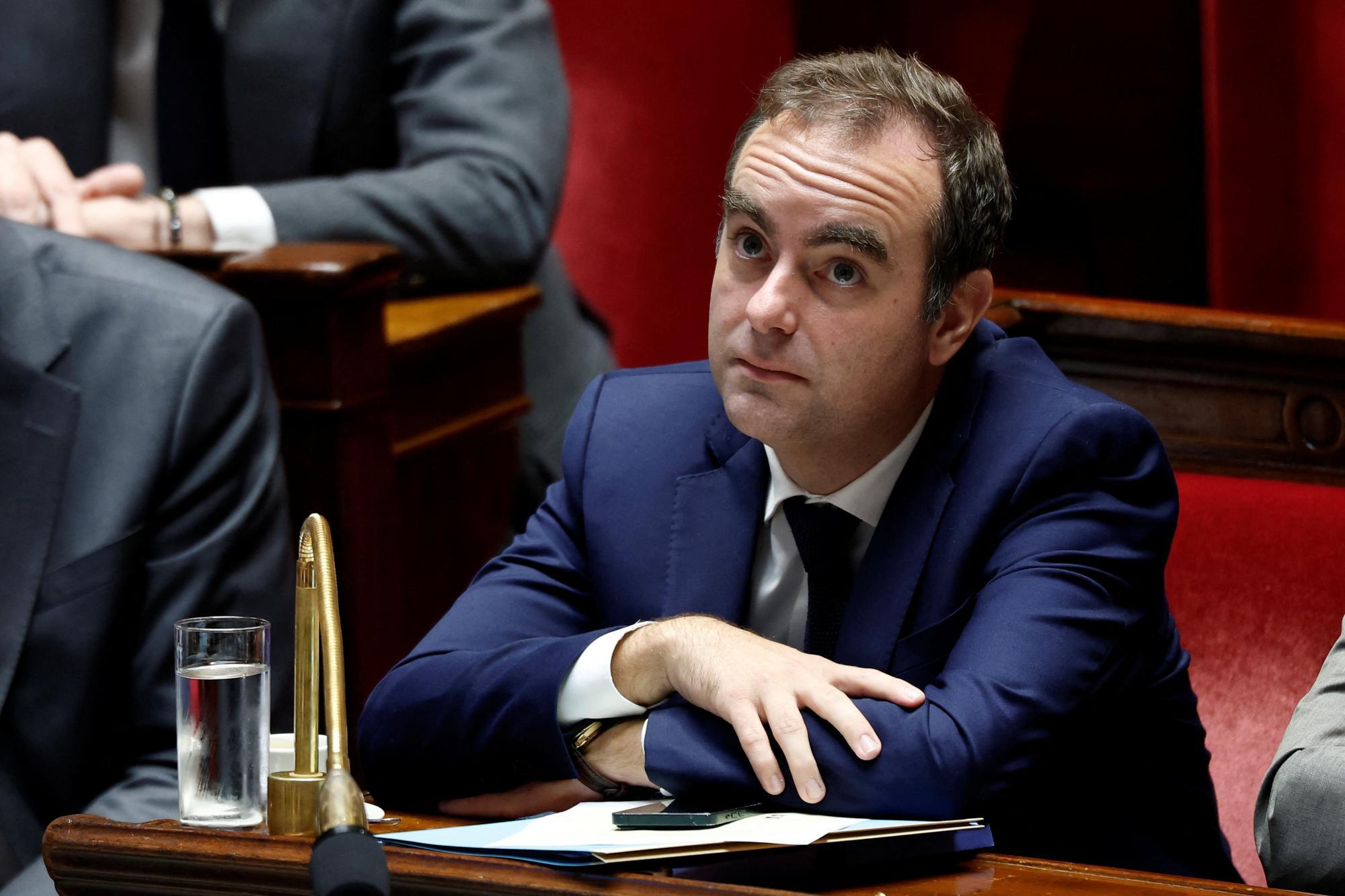 Frankreichs Regierung übersteht beide Misstrauensabstimmungen