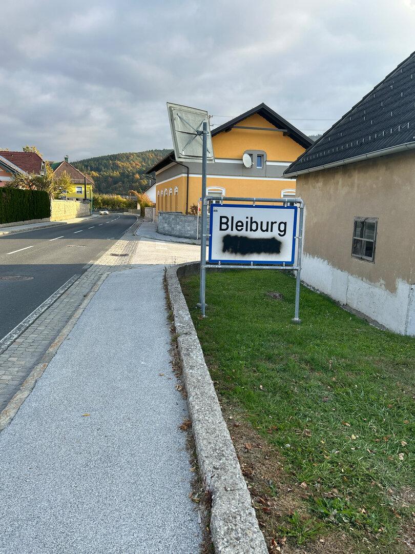 Kärnten: Slowenische Namen auf Ortstafeln übermalt