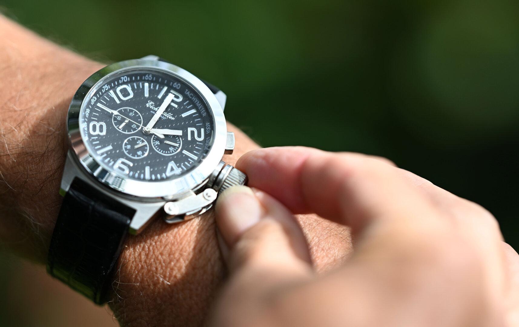 Španija si prizadeva za ukinitev premikanja ure na ravni EU