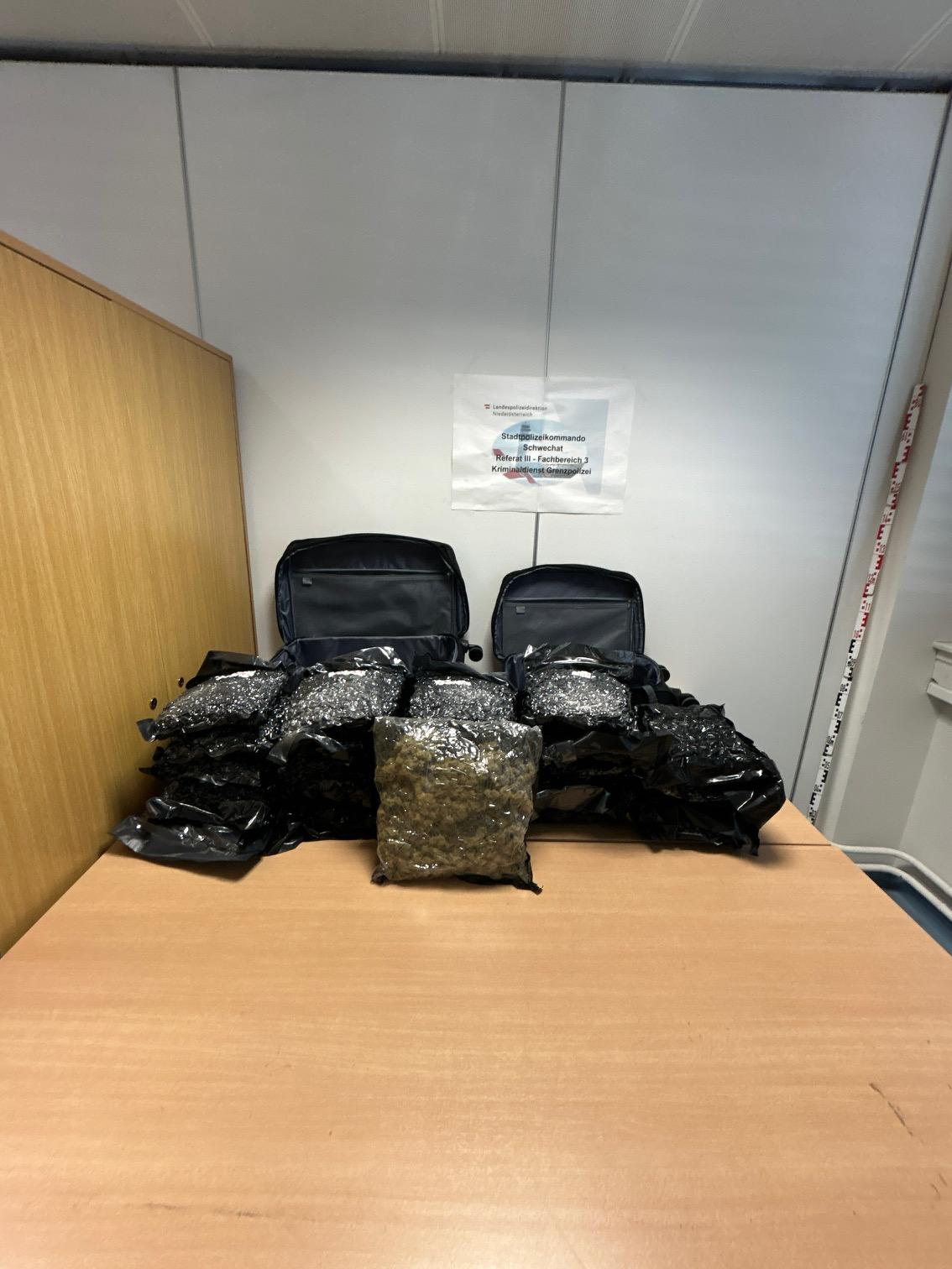 25 Kilo Cannabiskraut im Gepäck: Brite festgenommen