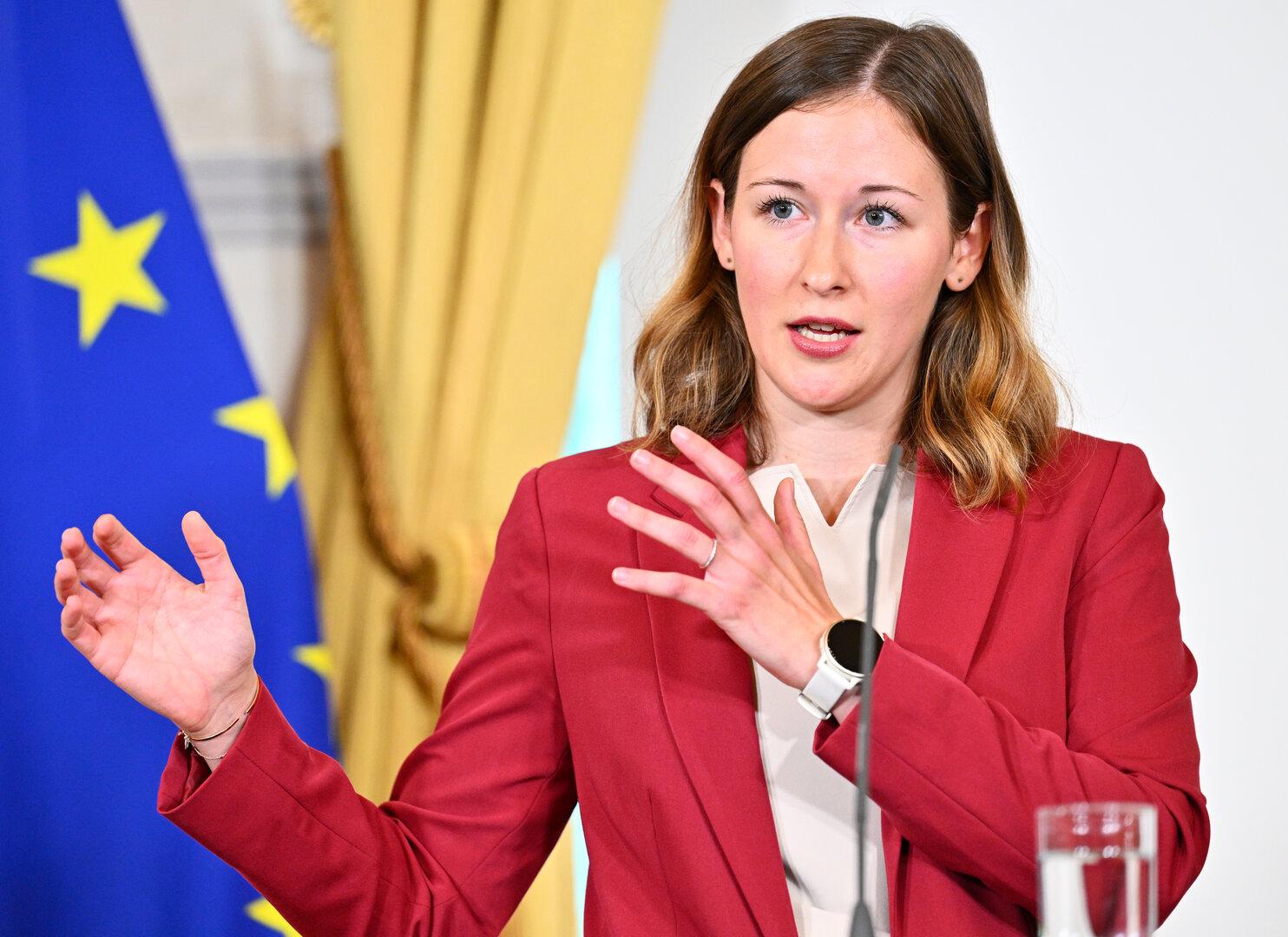 Plakolm zu Kopftuchverbot: "Brauche keine Zustimmung religiöser Organisationen"