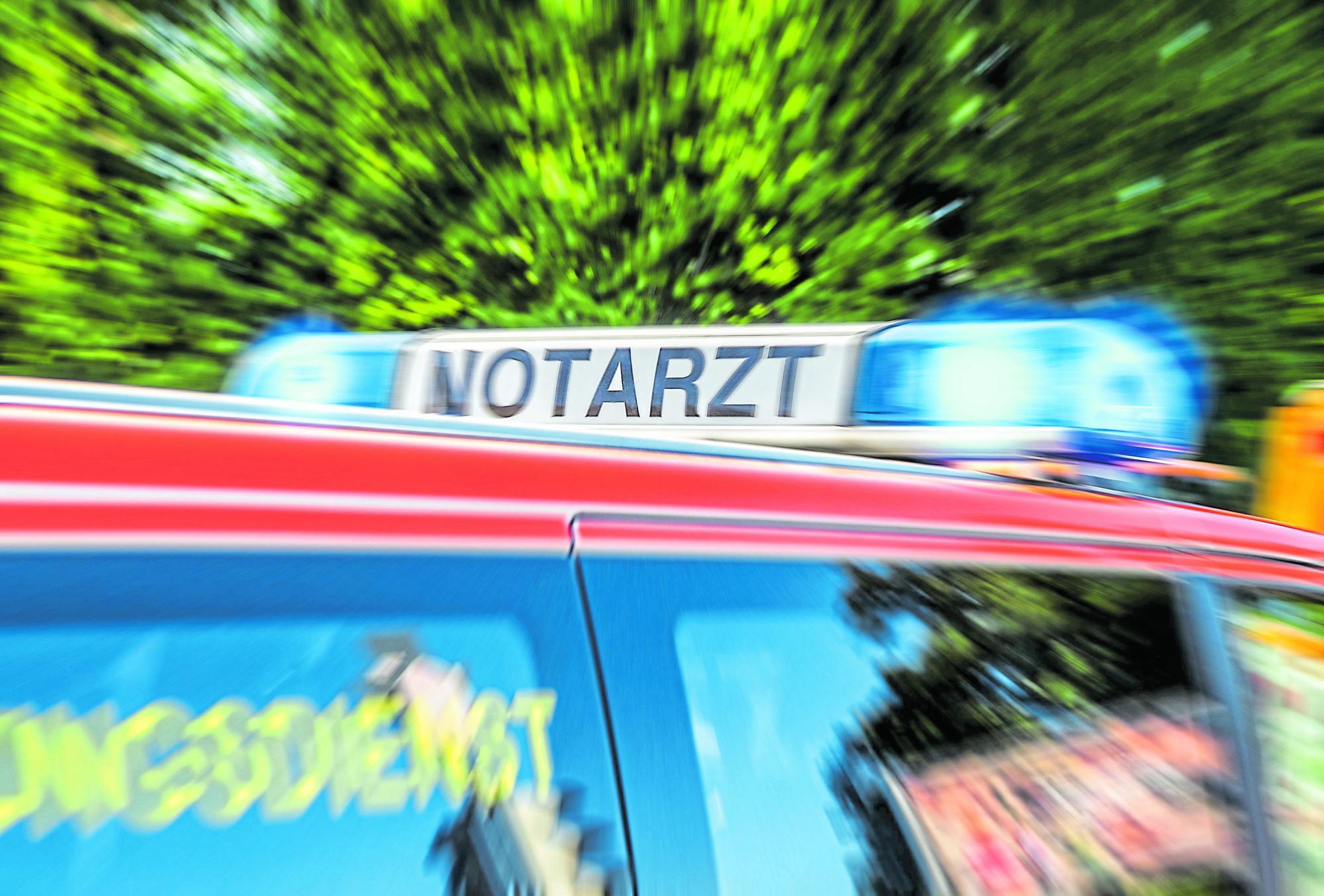 V Ebenseeju vlak povozil pešca, ki je prečkal zapornice