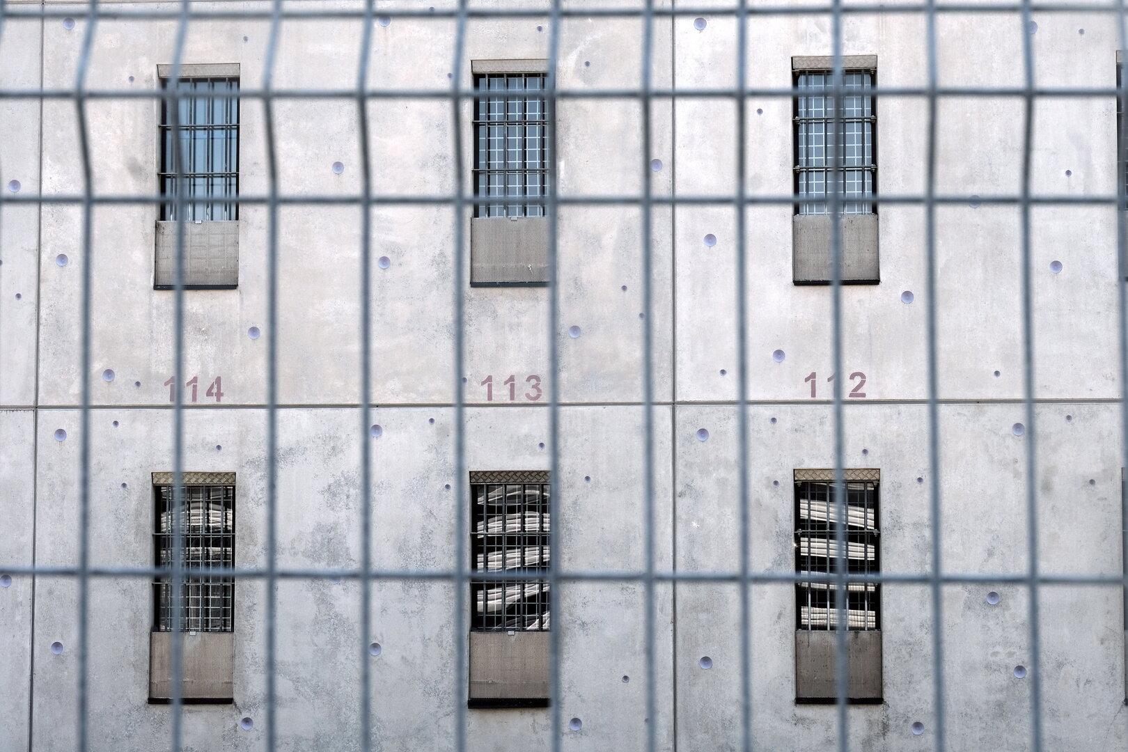 Bandenkriminalität nimmt zu: Kommen jetzt Gefängnisse für 13-Jährige?