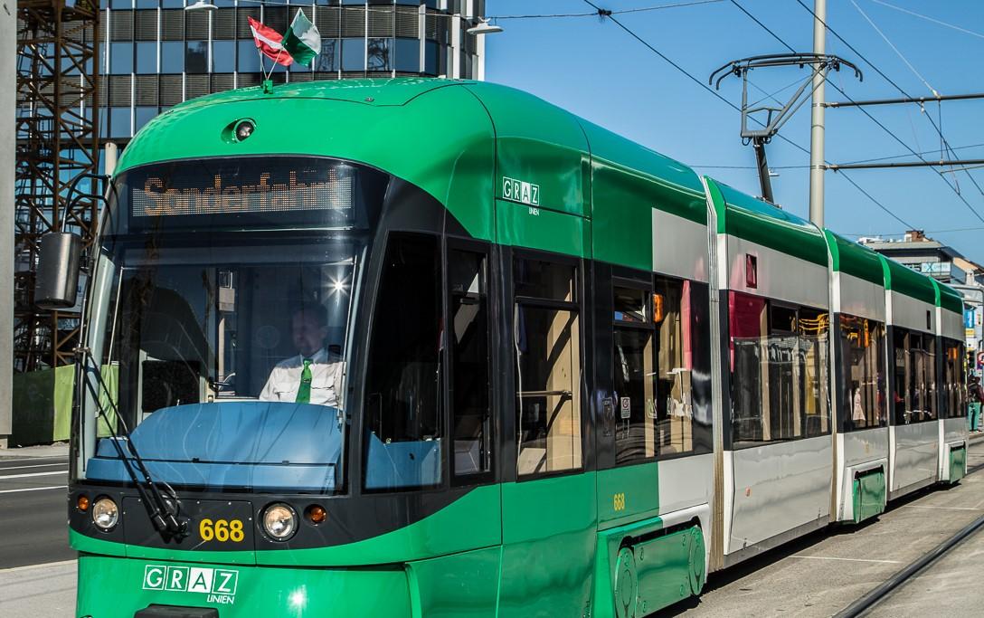 Betrunkener lief in Graz vor Straßenbahn: Verletzt