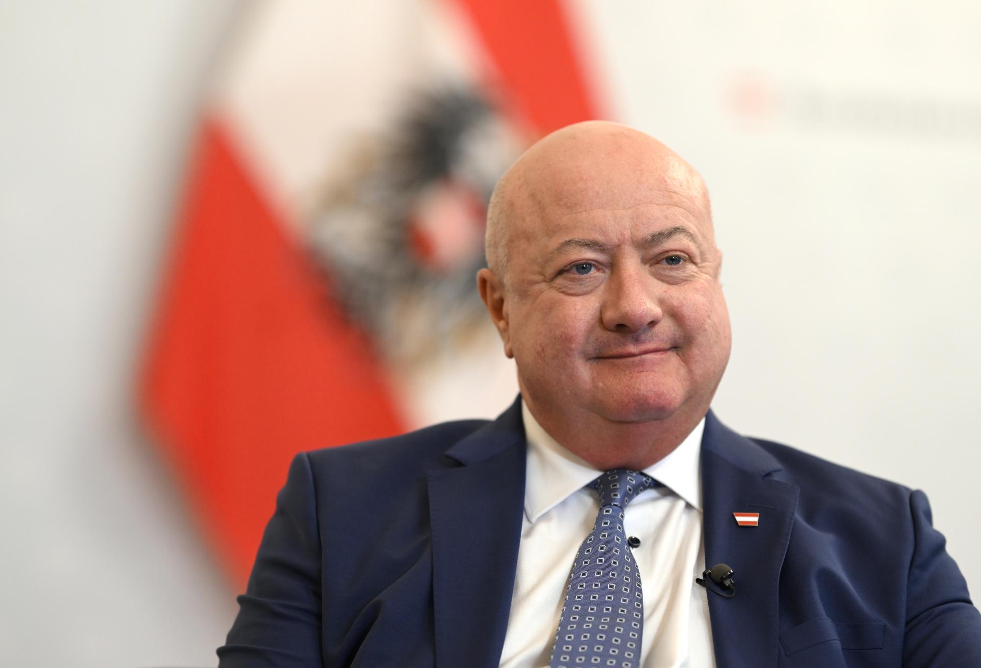 Bundeskanzler und ÖVP-Chef Stocker nach Rückenoperation aus Spital entlassen