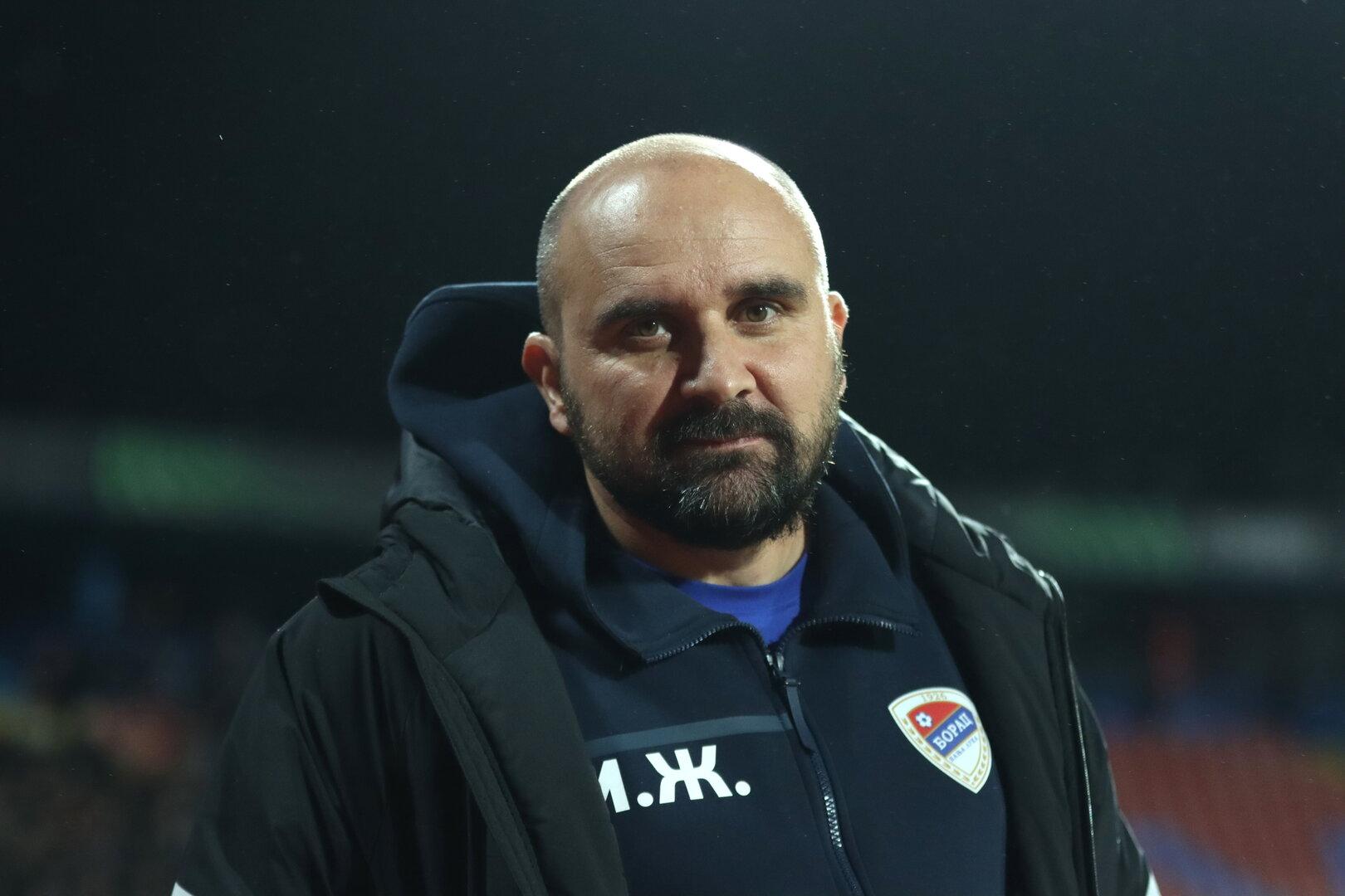 "Große Tragödie": Trainer kollabiert während Spiel und stirbt kurz darauf