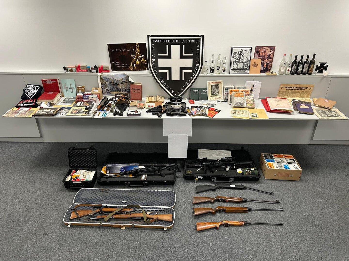 Steirer zeigte "Hitlergruß": Polizei fand verbotene Waffen