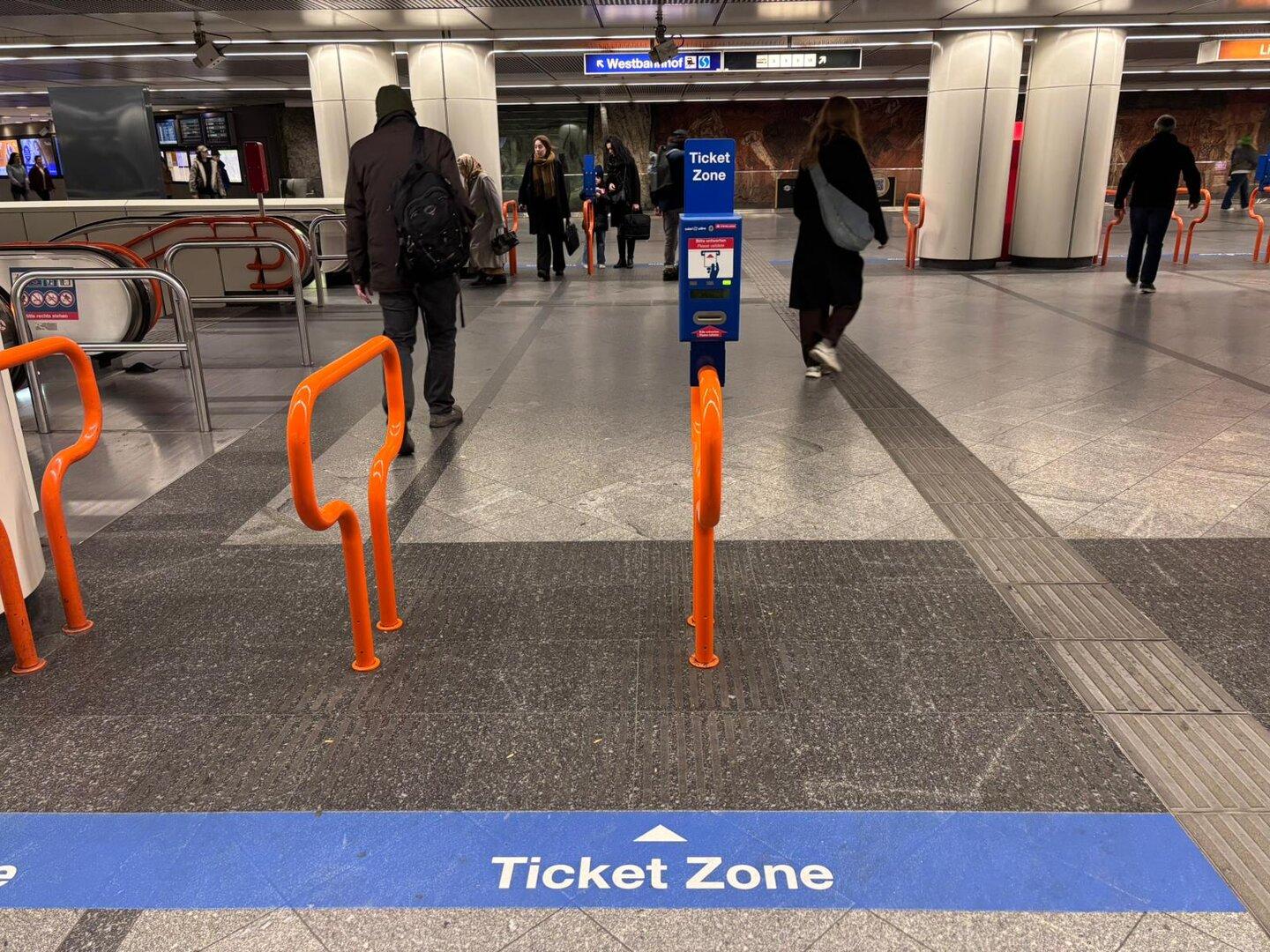 Fahrgäste ohne Ticket müssen in „blauer Zone“ Strafe zahlen