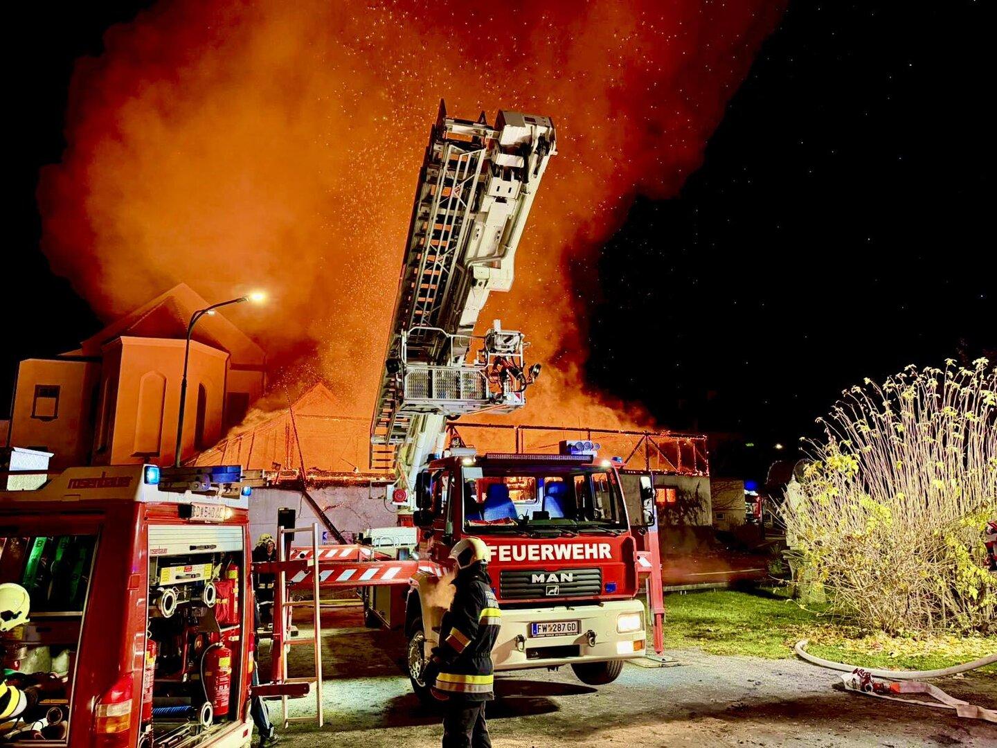 Wohnhaus in Flammen: 13 Feuerwehren im Waldviertel im Großeinsatz