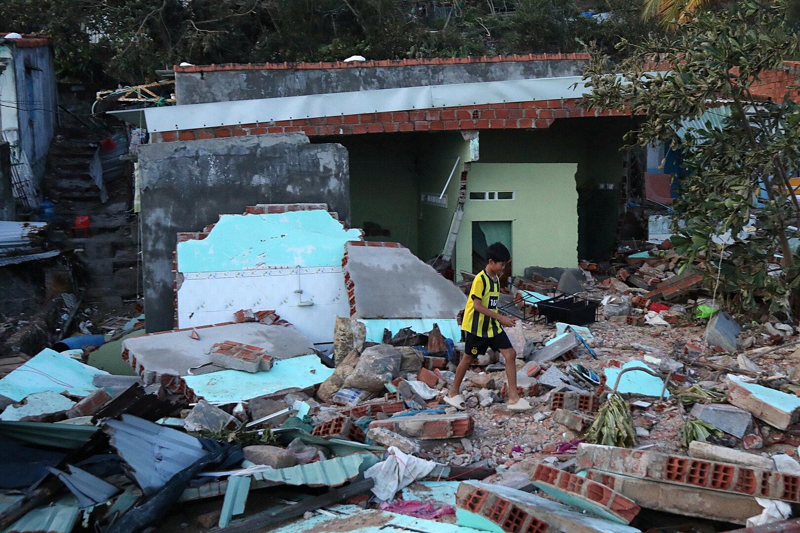 Tajfun Kalmaegi povzročil uničenje na Filipinih in v Vietnamu