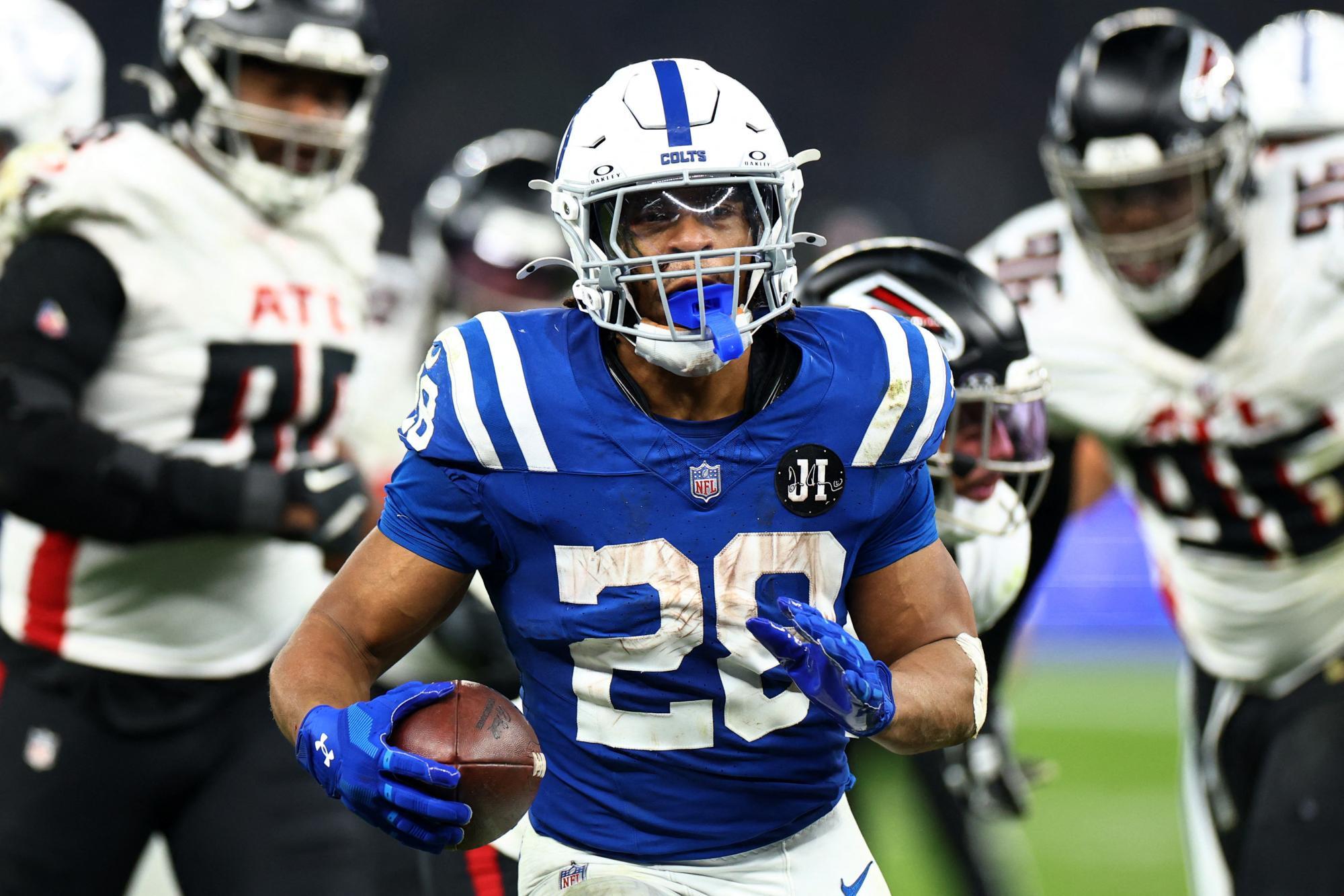 Football-Spektakel: Raimann jubelt bei seinem "Heimspiel"