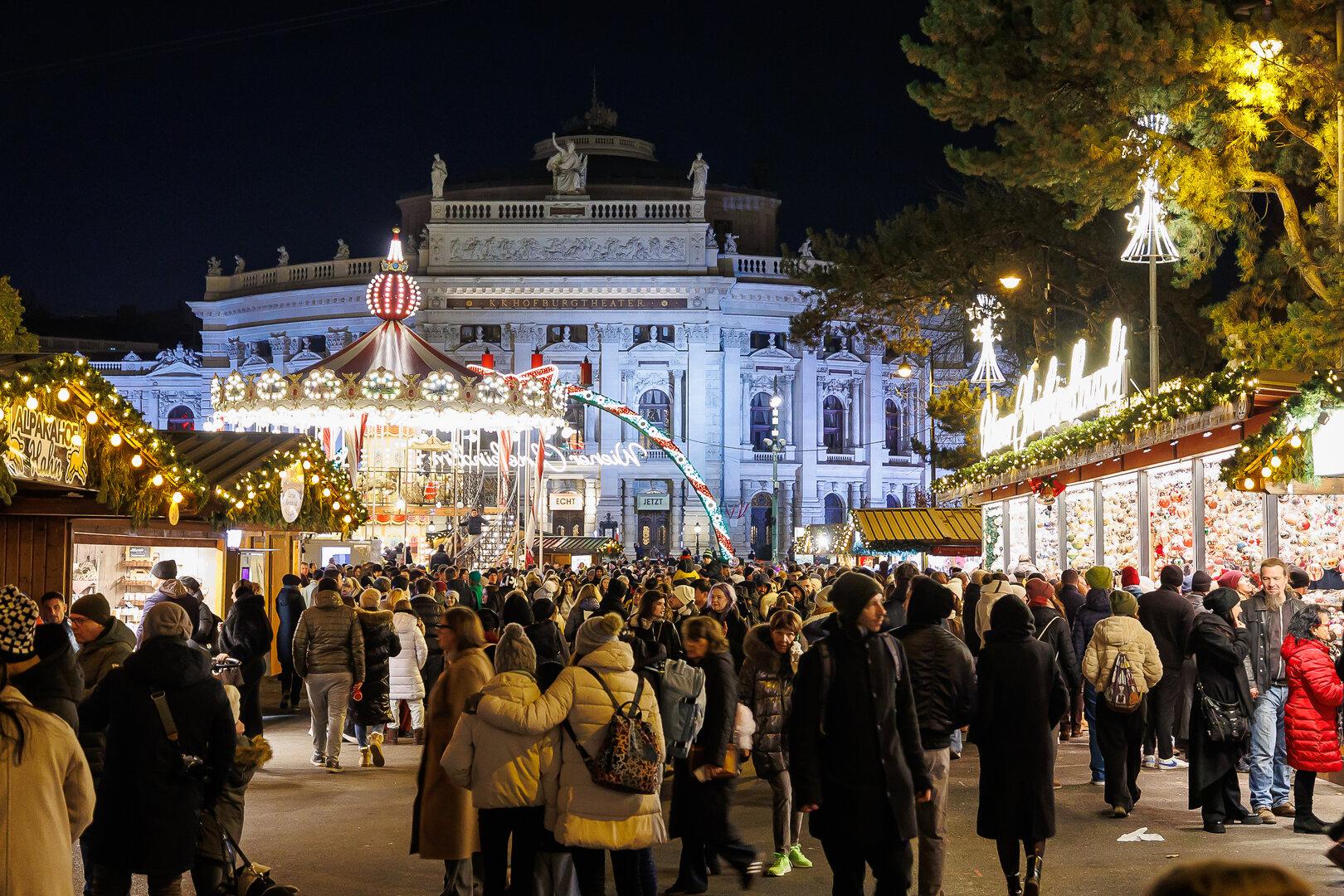 Im Weihnachtstrubel verirrt: Wiener Polizisten halfen Touristen