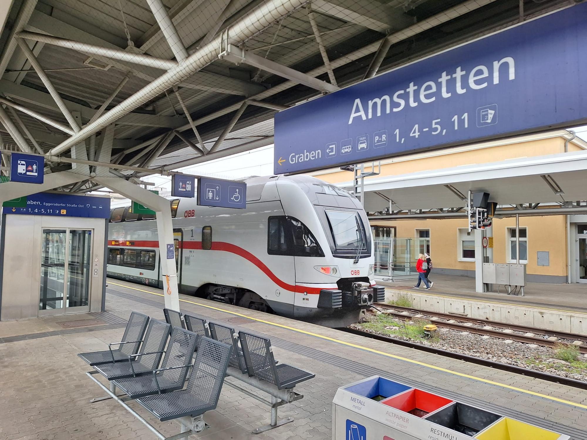 Trainsurfing endet tödlich: Frau stirbt auf Westbahnstrecke