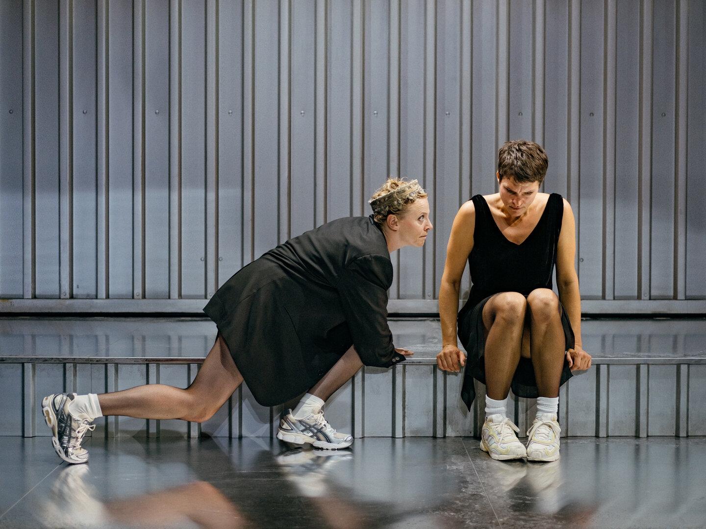 "Ödipus Tyrann" im Volkstheater: Das mit dem Ende der Welt hätten wir wissen können