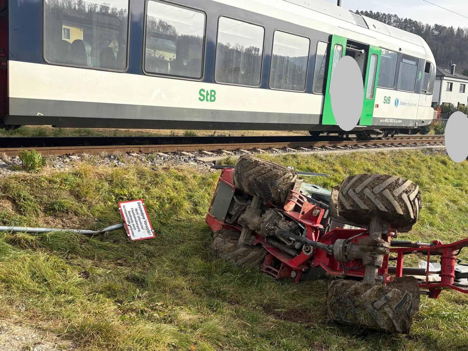 Zug gegen Heulader: 22-Jährige in Steiermark schwer verletzt