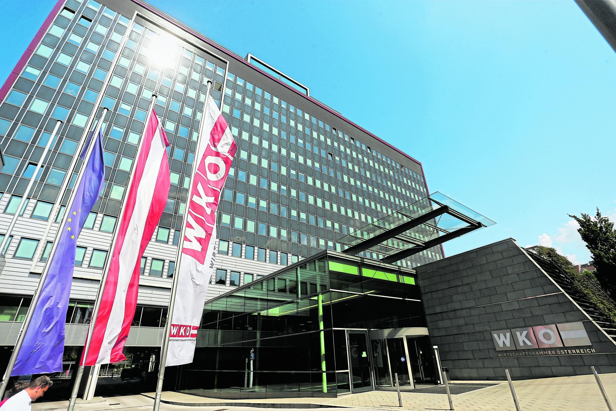 WKO: FPÖ und Neos fordern Rücknahme der Bezüge-Erhöhungen