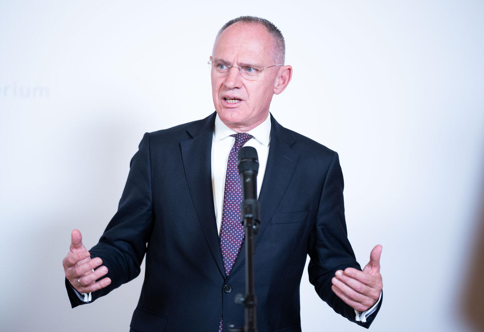 Zaradi zmanjšanja ilegalnih migracij bodo avstrijski azilni policisti premeščeni na varovanje meje