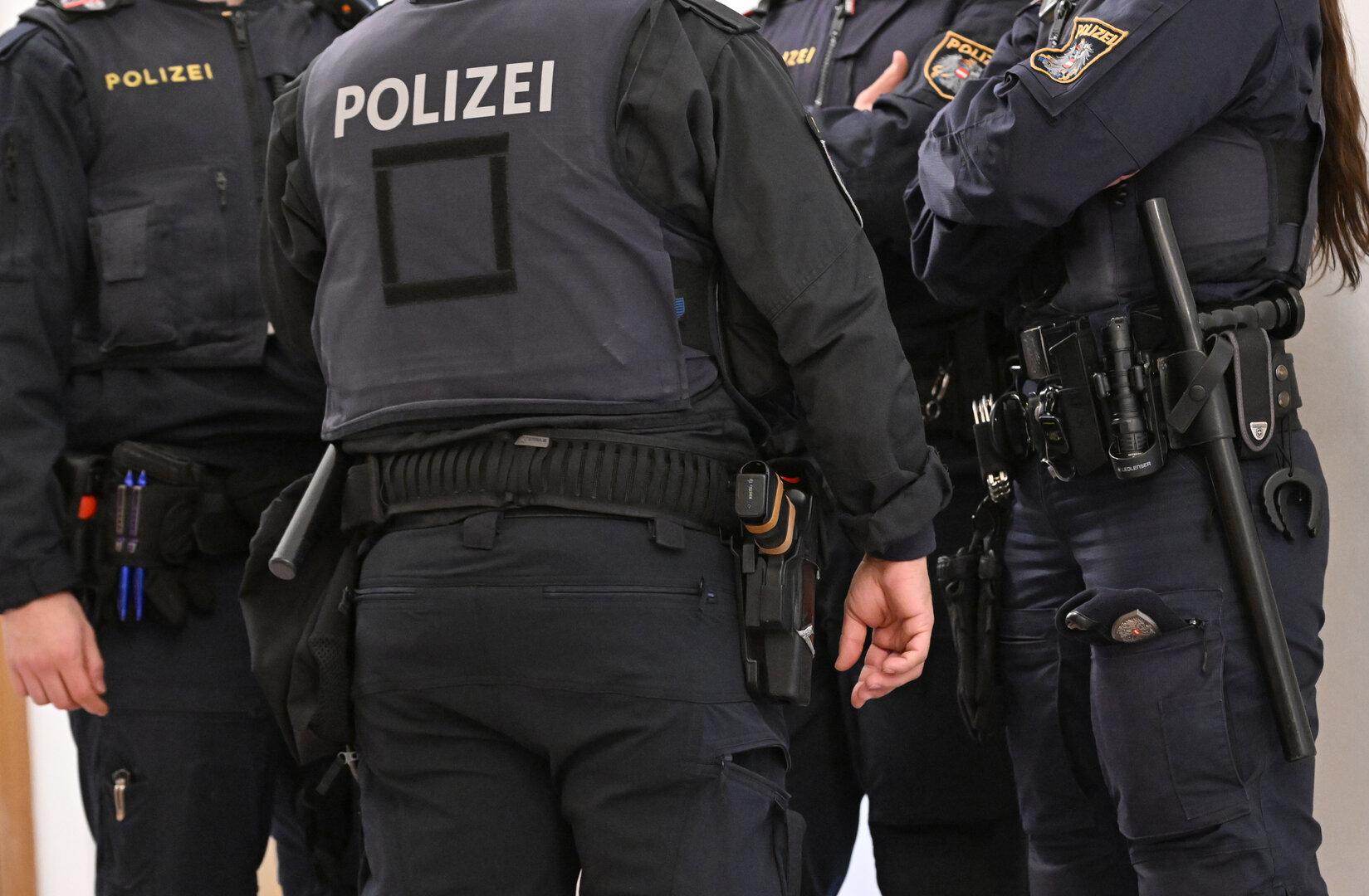 Tankstelle überfallen: Mitarbeiterin gefesselt, erst am nächsten Morgen gefunden