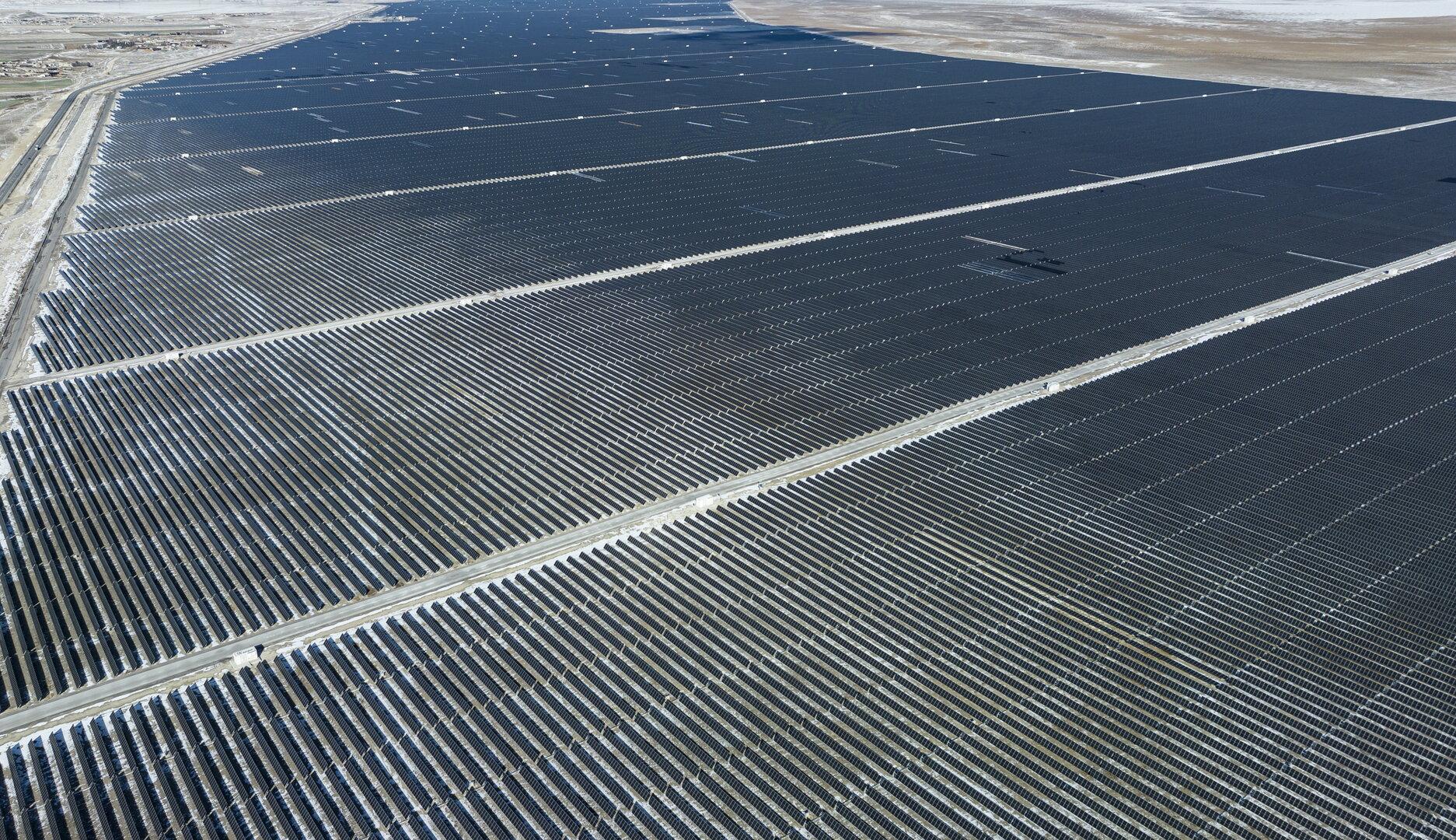 Das 2.000 Hektar große Kalyon PV Karapinar Solarkraftwerk in der Türkei ist eines der größten der Welt.