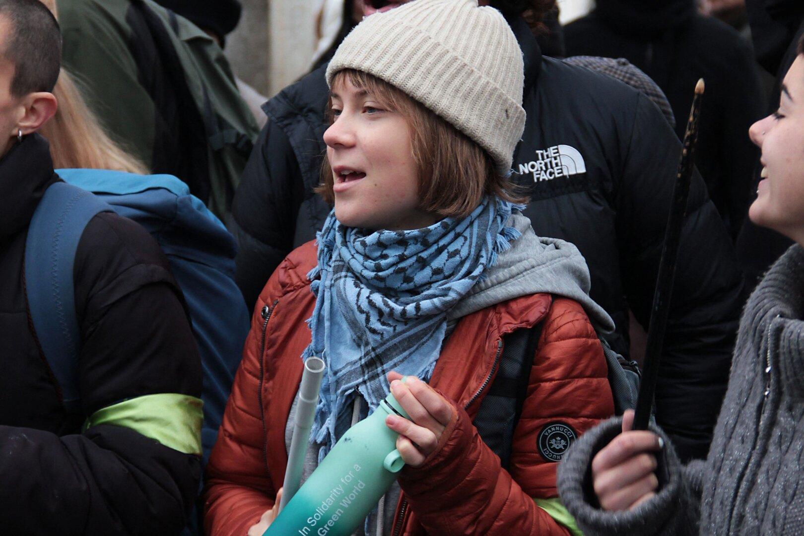 Greta Thunberg po barvni akciji v Benetkah izgnana za 48 ur