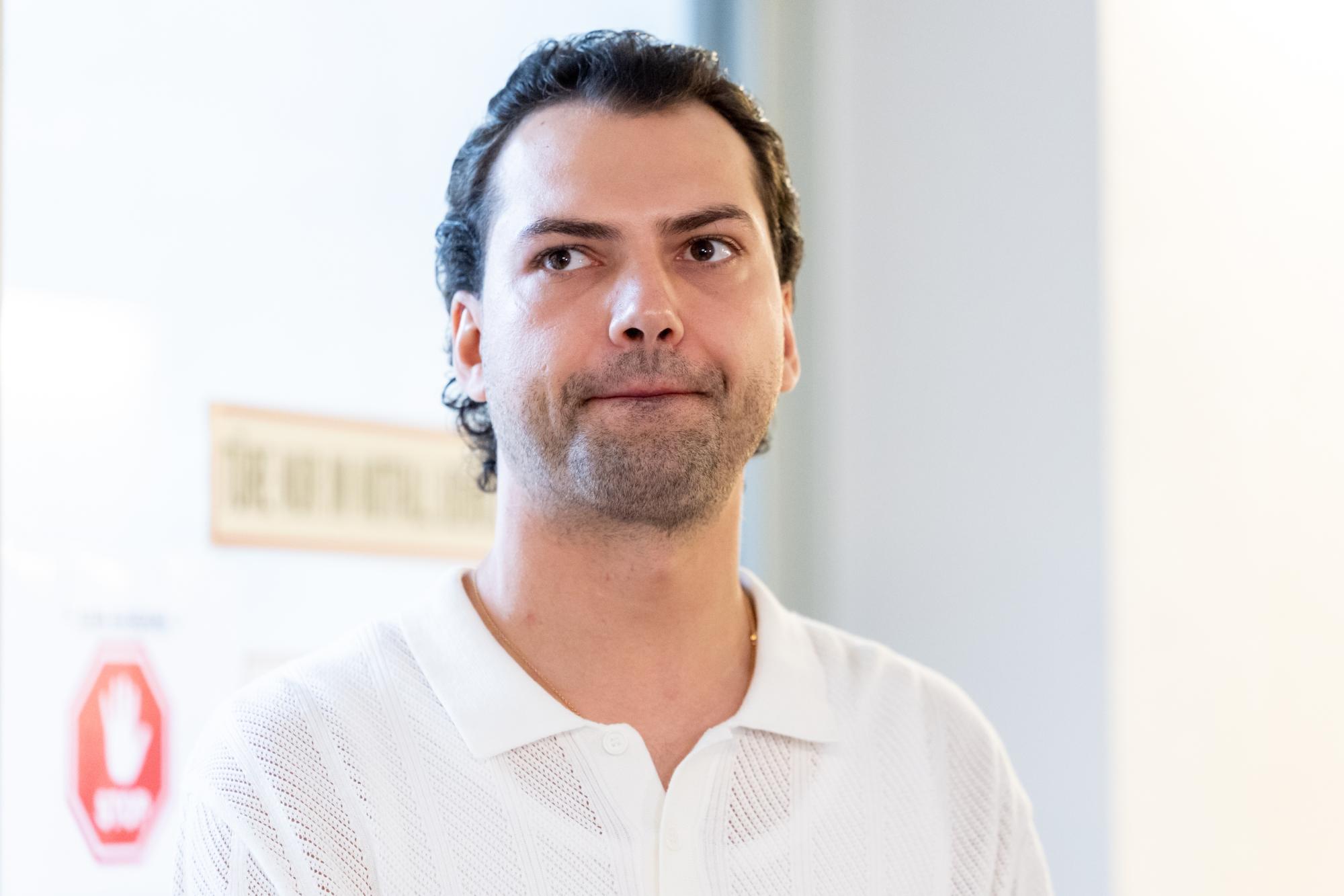 Jimi Blue po ločitvi pomaga bivši partnerki pri gospodinjskih opravilih