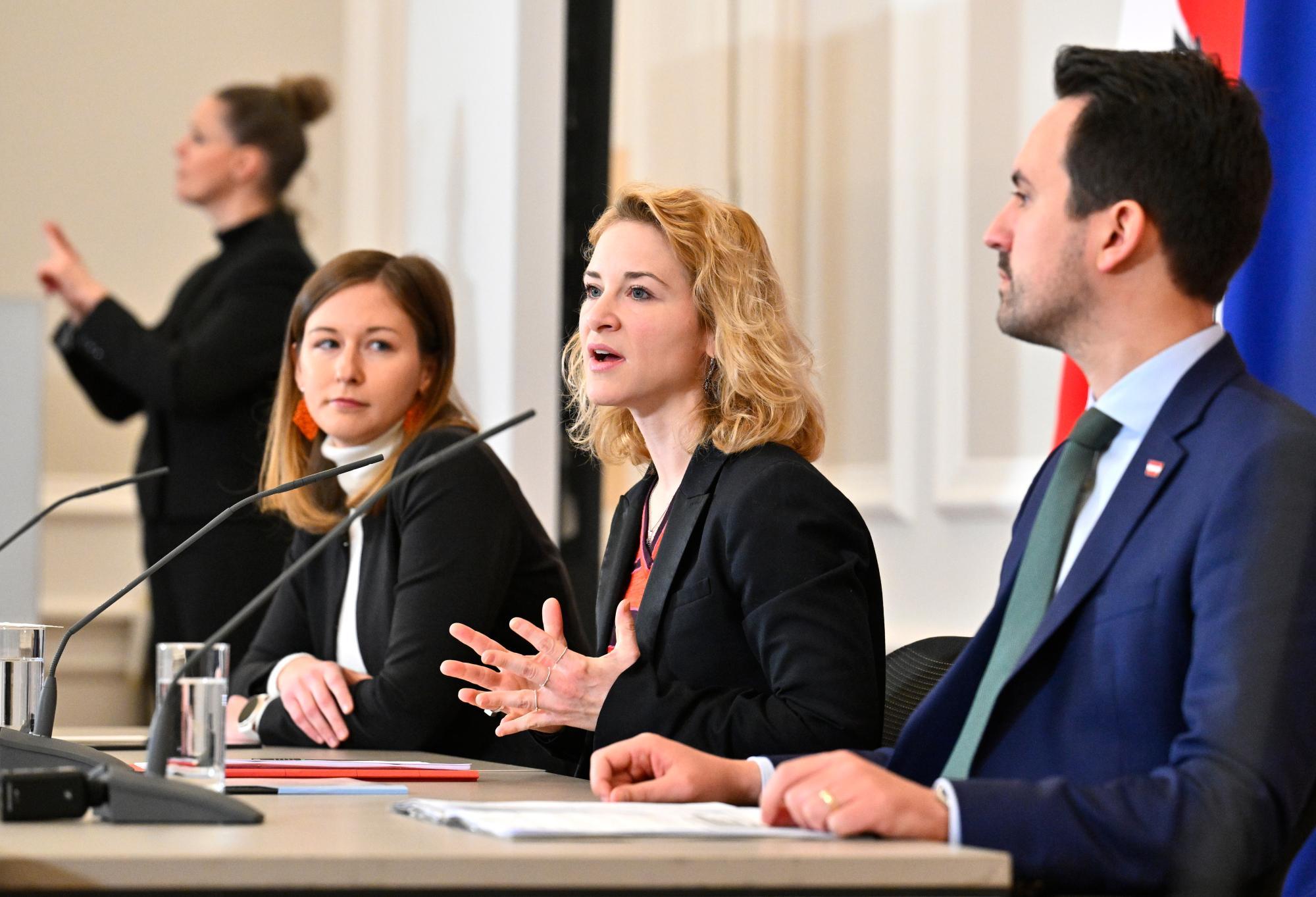 Avstrijska vlada sprejela akcijski načrt proti nasilju nad ženskami