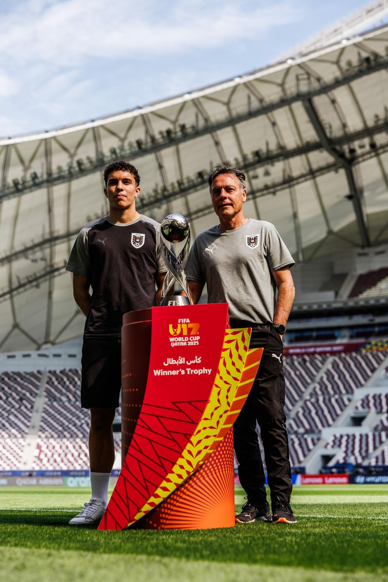 Pokorny und Stadler mit dem WM-Pokal