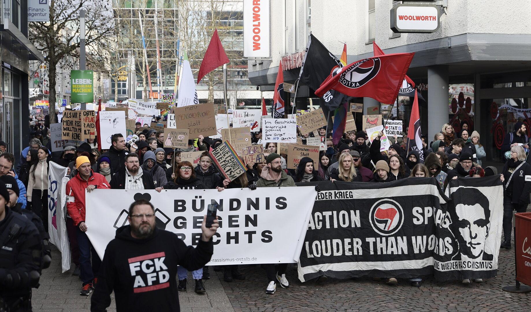 Protest gegen die AfD am 9. Februar 2025 in Heidenheim, Deutschland.