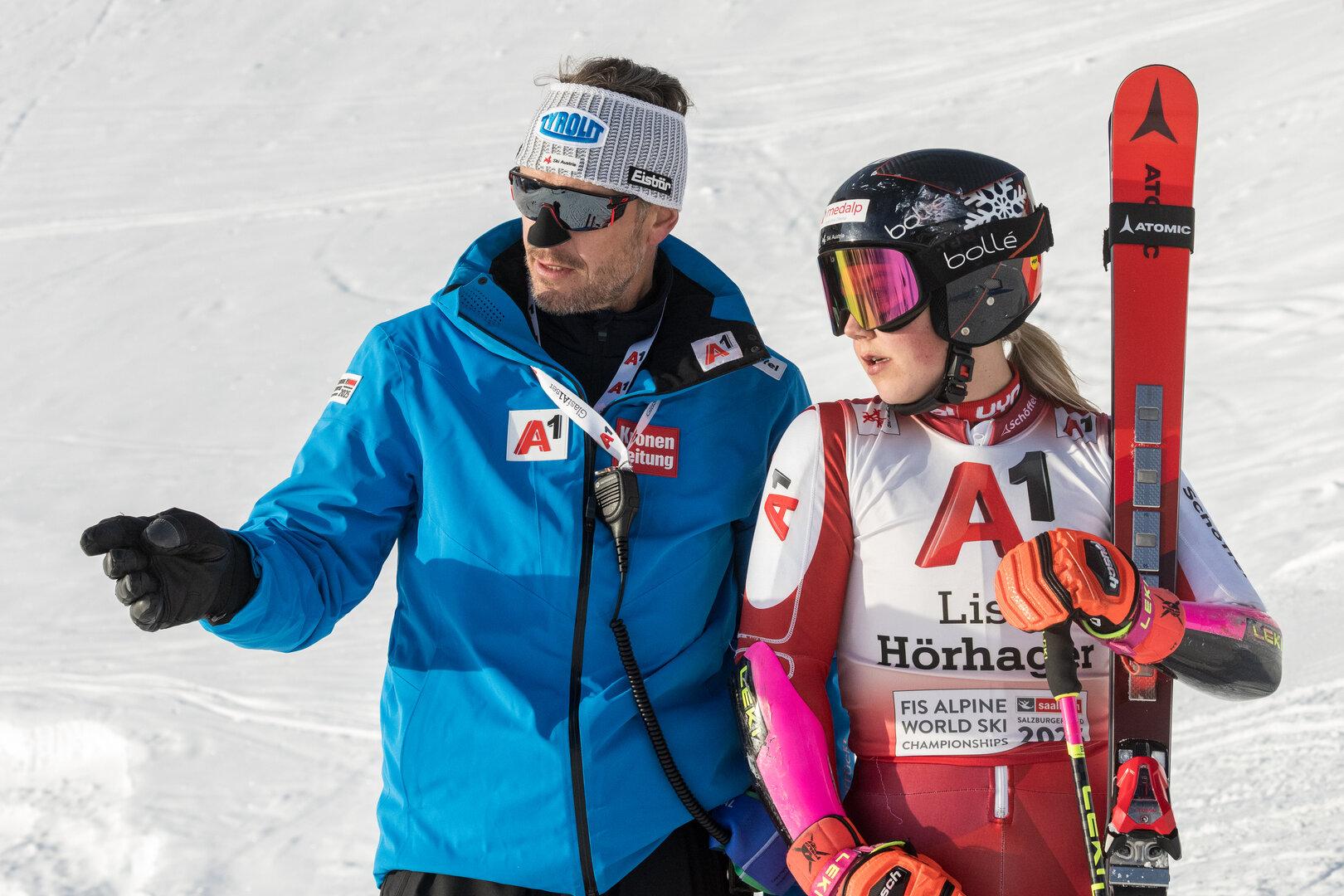Lisa Hörhager mit Cheftrainer Roland Assinger