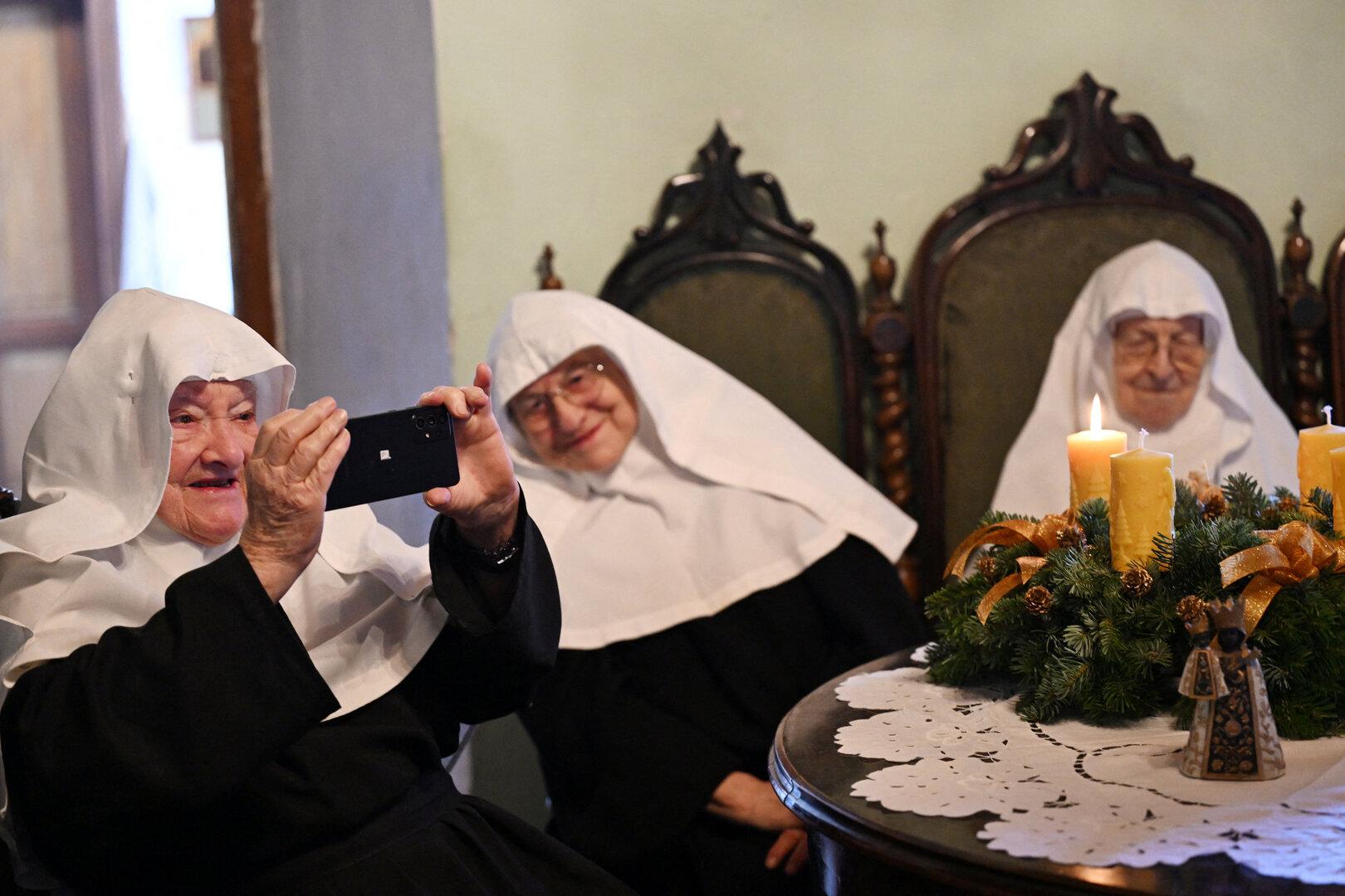 Nonnen von Goldenstein zurück auf Instagram