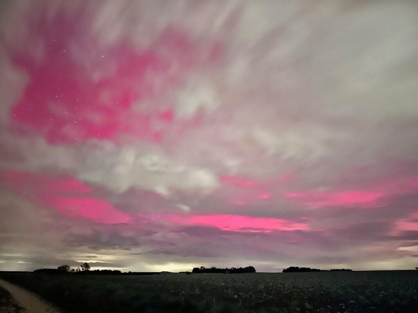Odkriti veliki sončni madeži napovedujejo možnost pojava polarnega sija