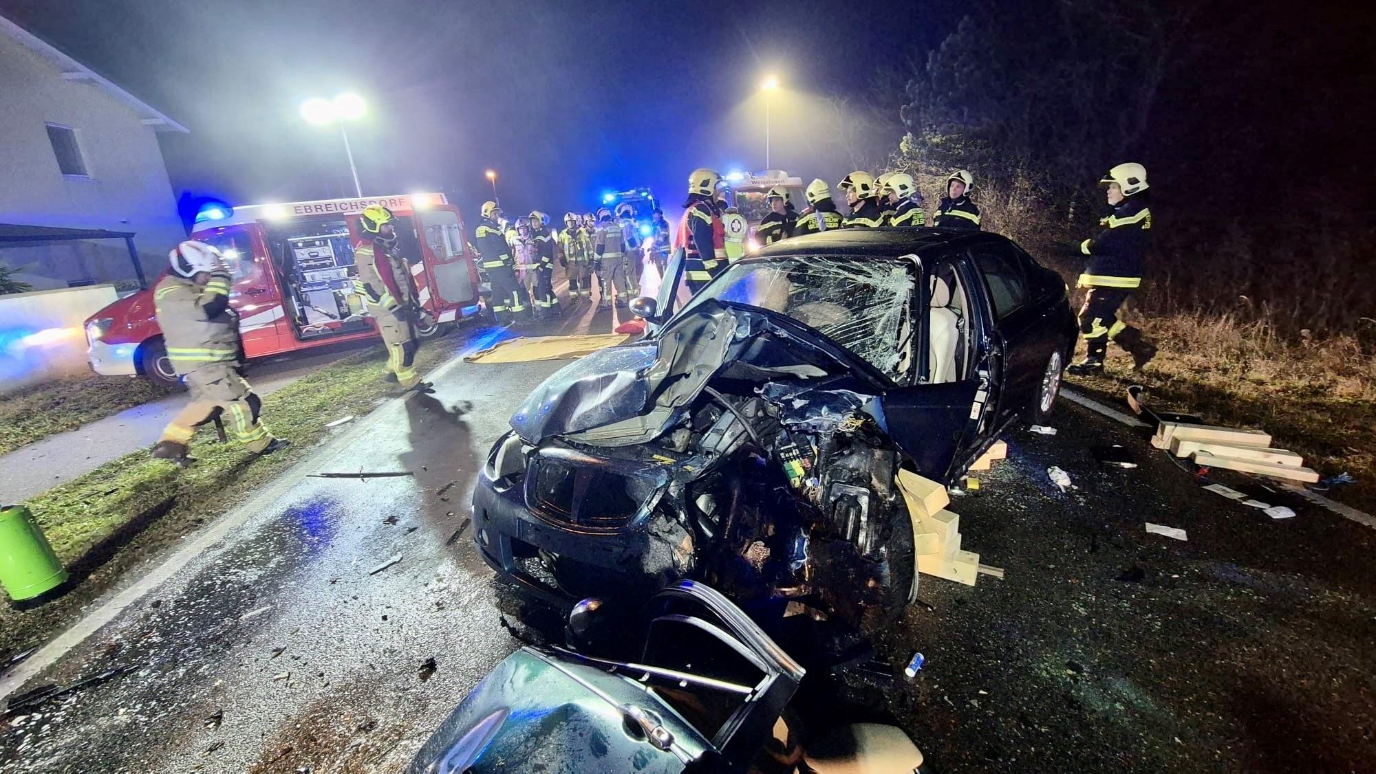 V trčenju pri Dunaju umrla ženska, več poškodovanih v severni Nemčiji