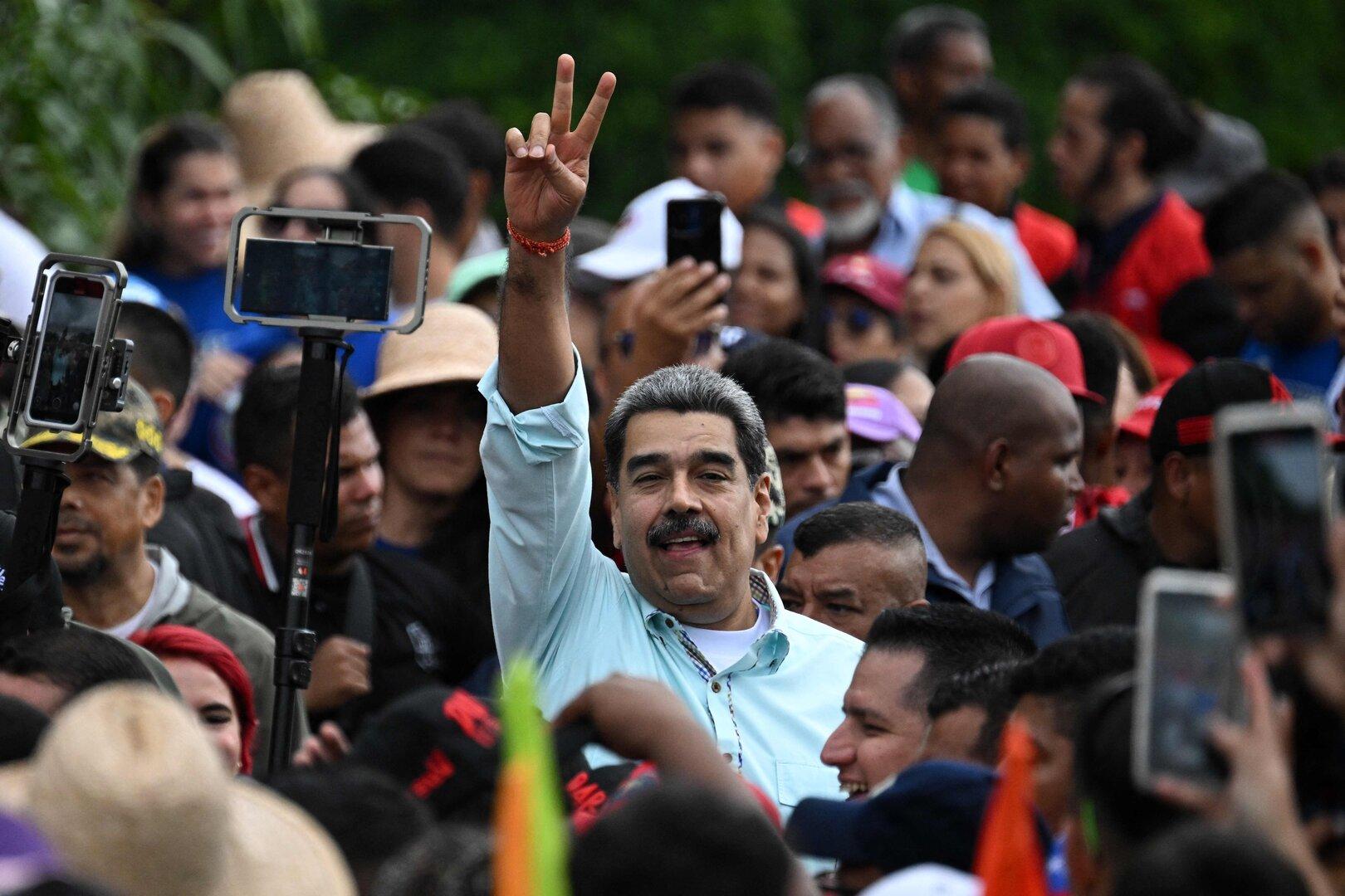 TOPSHOT-VENEZUELA-GOVERNMENT-RALLY TOPSHOT-VENEZUELA-GOVERNMENT-RALLY