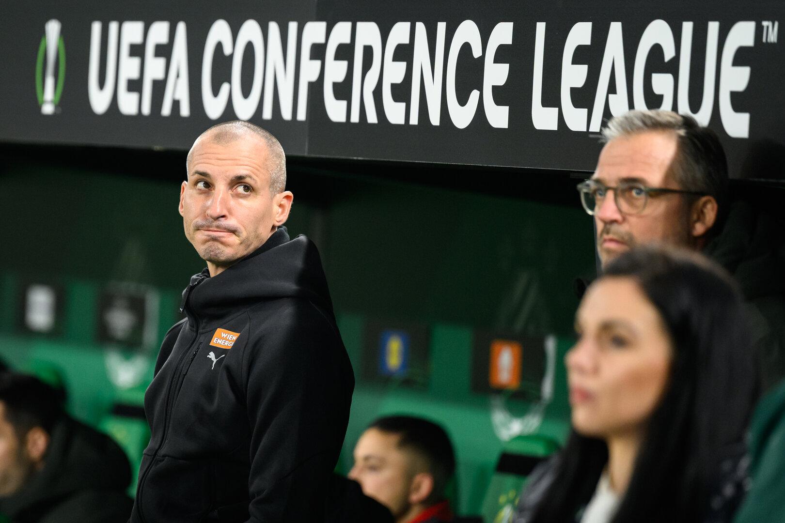 Finish: Letztes Liga-Spiel für Rapid-Trainer Stefan Kulovits. Rapid-Trainer Stefan Kulovits steht vor der Betreuerbank