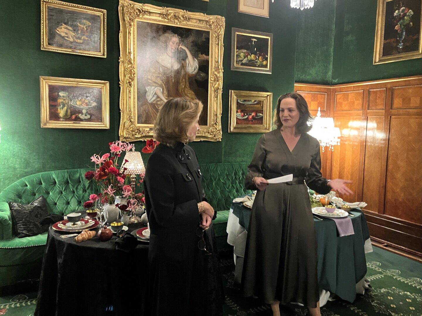 Von Etikette zu Empathie: Gastgeben im Wandel der Zeit