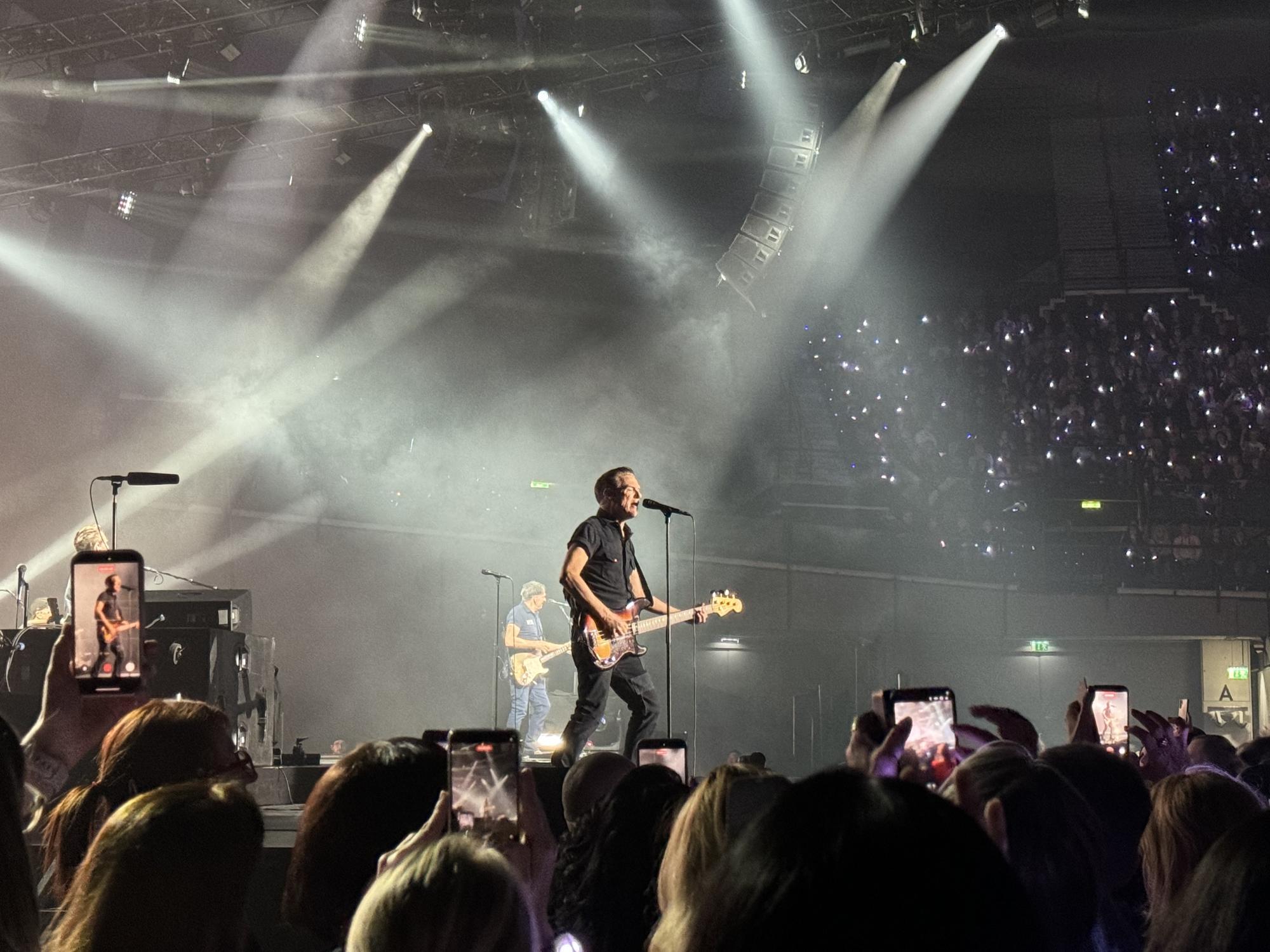 Bryan Adams in Wien: Enthusiasmus macht simple Songs zum Riesenspaß