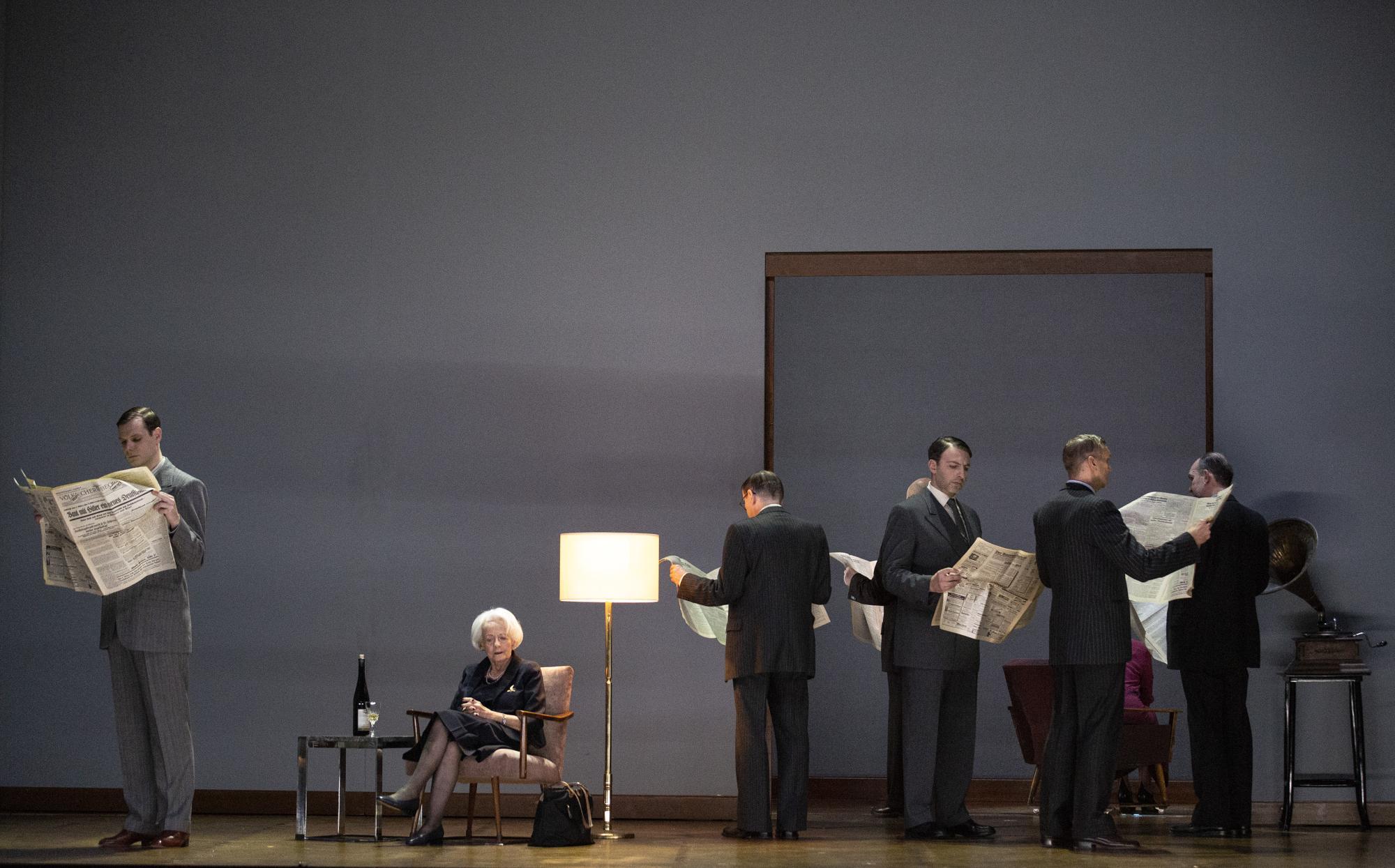 Lore Stefanek in "Ein deutsches Leben" im Theater in der Josefstadt.