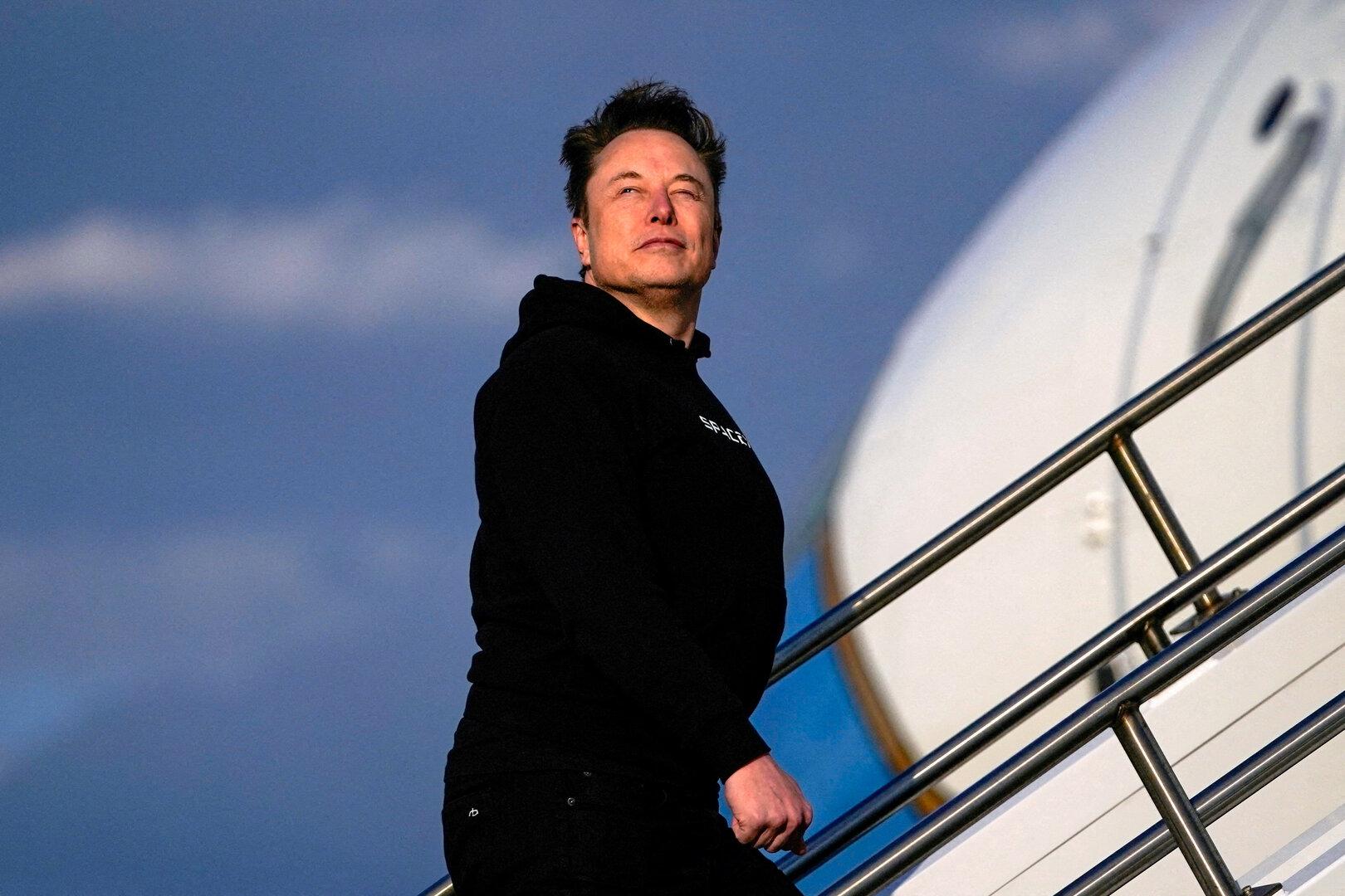 Elon Musk erster Mensch mit über 700 Mrd. Dollar Vermögen