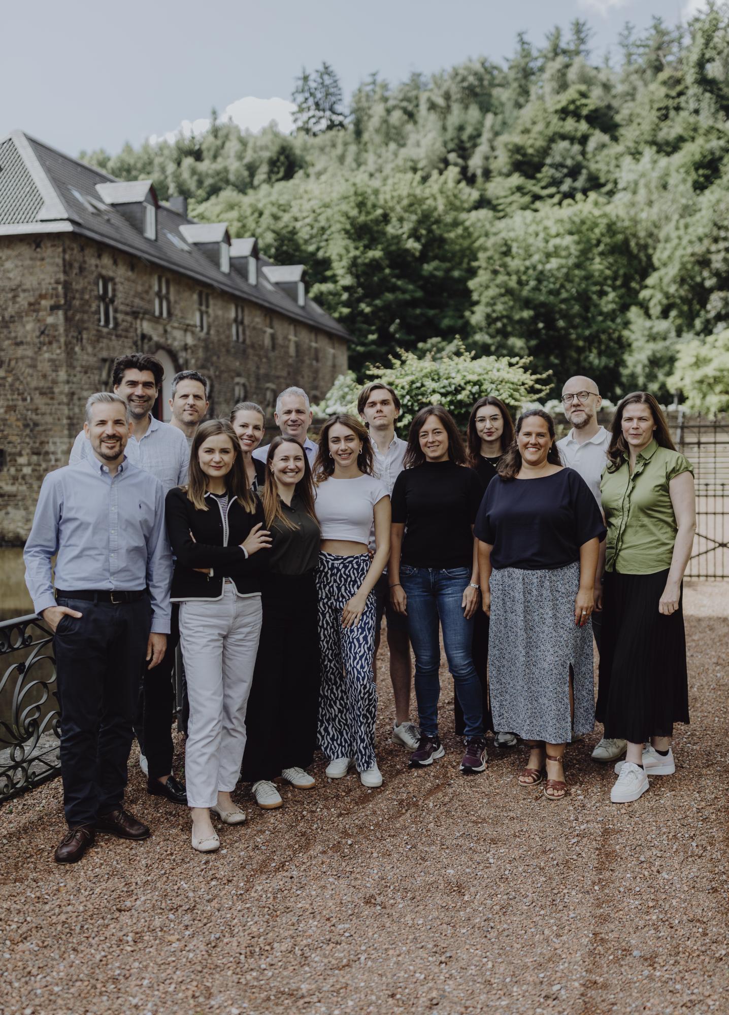 Jan Lozek (hintere Reihe 4. von links) inmitten des Future Energy Ventures Teams.