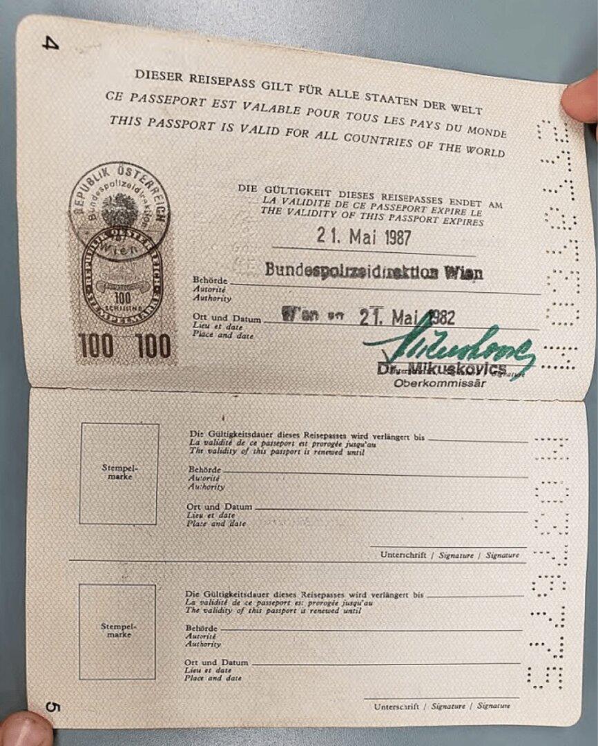 Foto des Passes von Epstein aus den Akten des US-Justizministeriums.