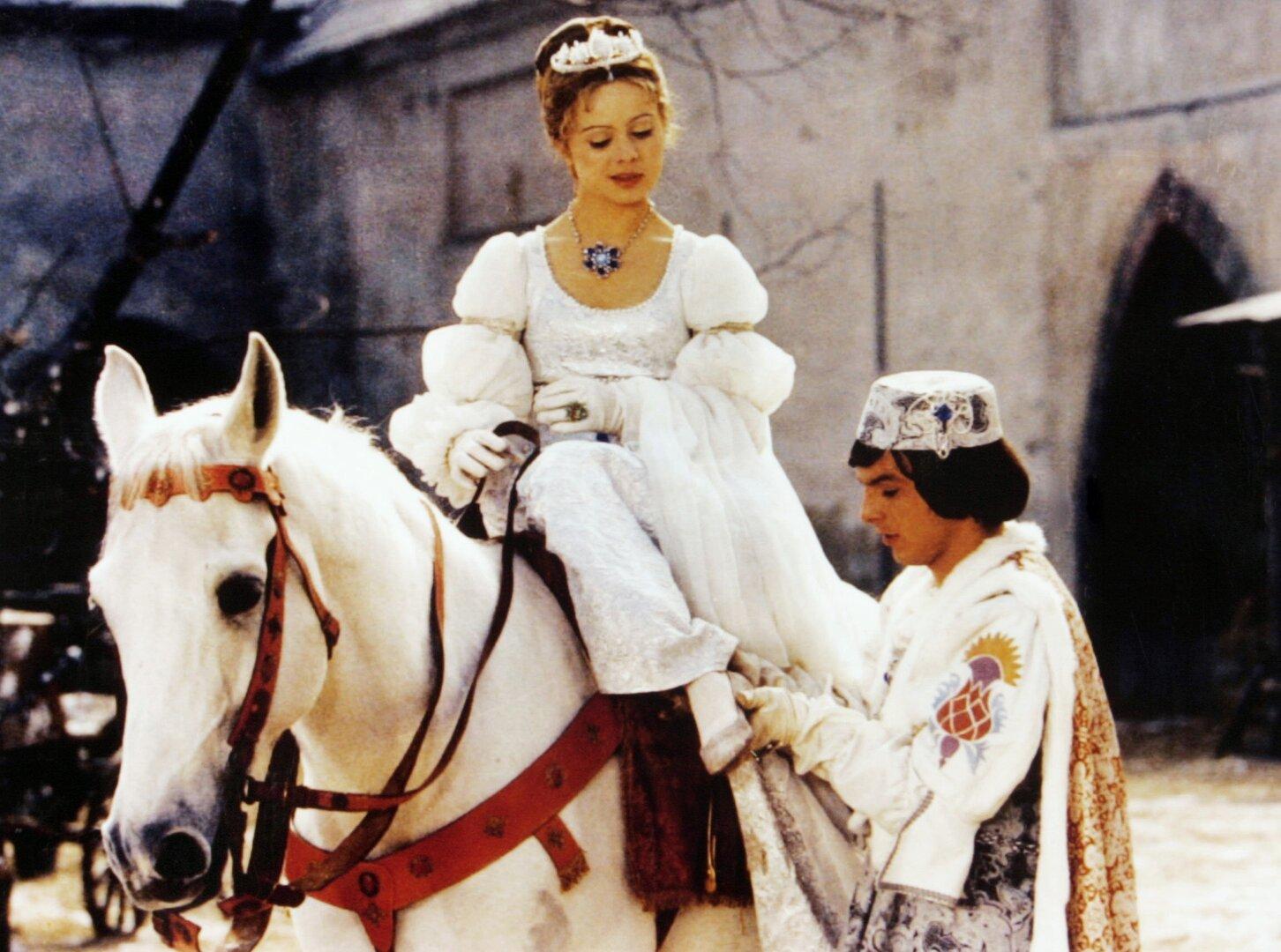 Märchenklassiker: "Drei Haselnüsse für Aschenbrödel"