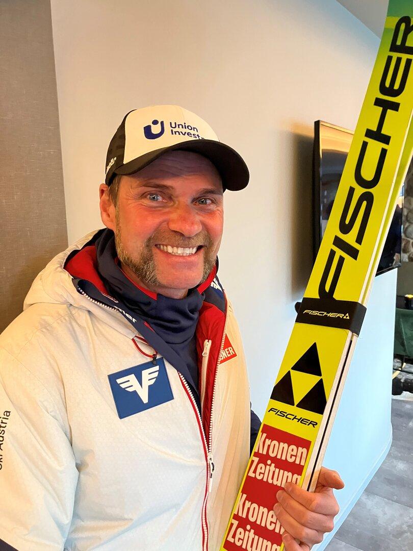 ÖSV-Cheftrainer Andreas Widhölzl ließ sich für die Tournee einen verwegenen Bart wachsen