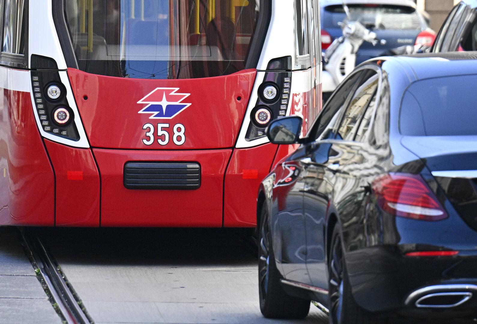 ++ THEMENBILD ++ STRASSENBAH / WIENER LINIEN / VERKEHR / ÖFFENTLICHE VERKEHRSMITTEL / PWK
