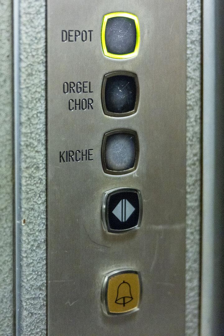 Lift in Kirche