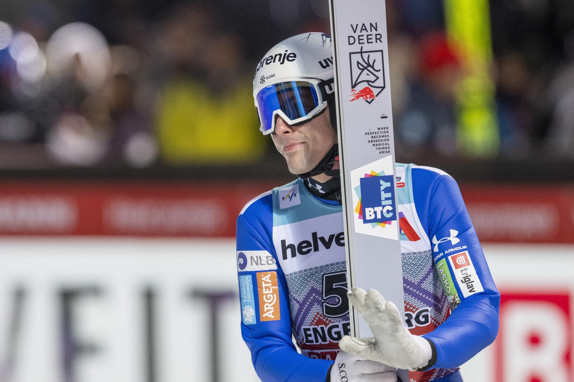 FIS Ski Jumping World Cup in Engelberg Timi Zajc wurde in Oberstdorf und in Garmisch qualifiziert und durfte danach nicht mehr mitspringen